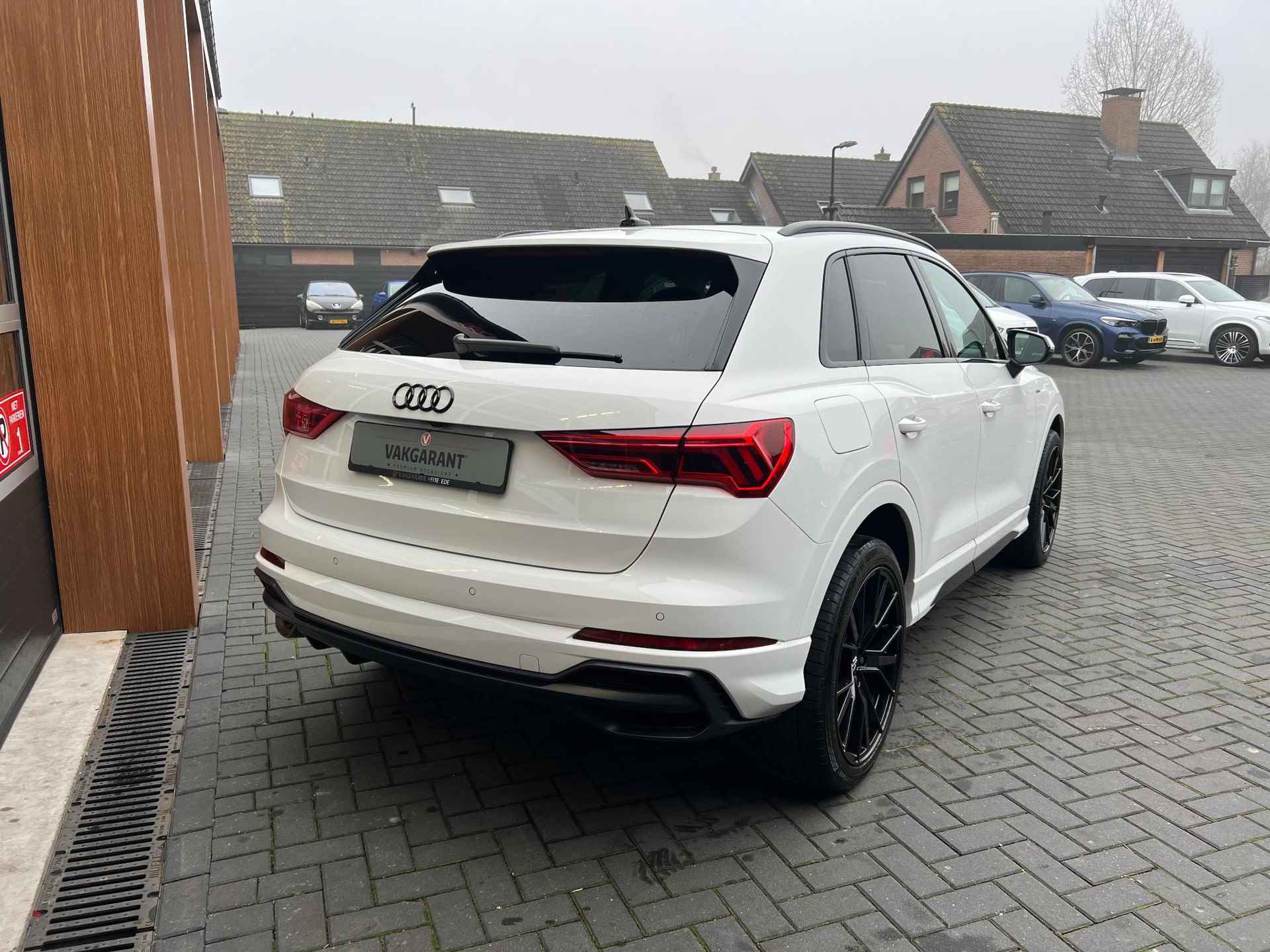 Audi Q3 45 TFSI e S edition | Plug-in Hybride | S-Line | Camera | Cruise Control | Black optiek | - 4/23