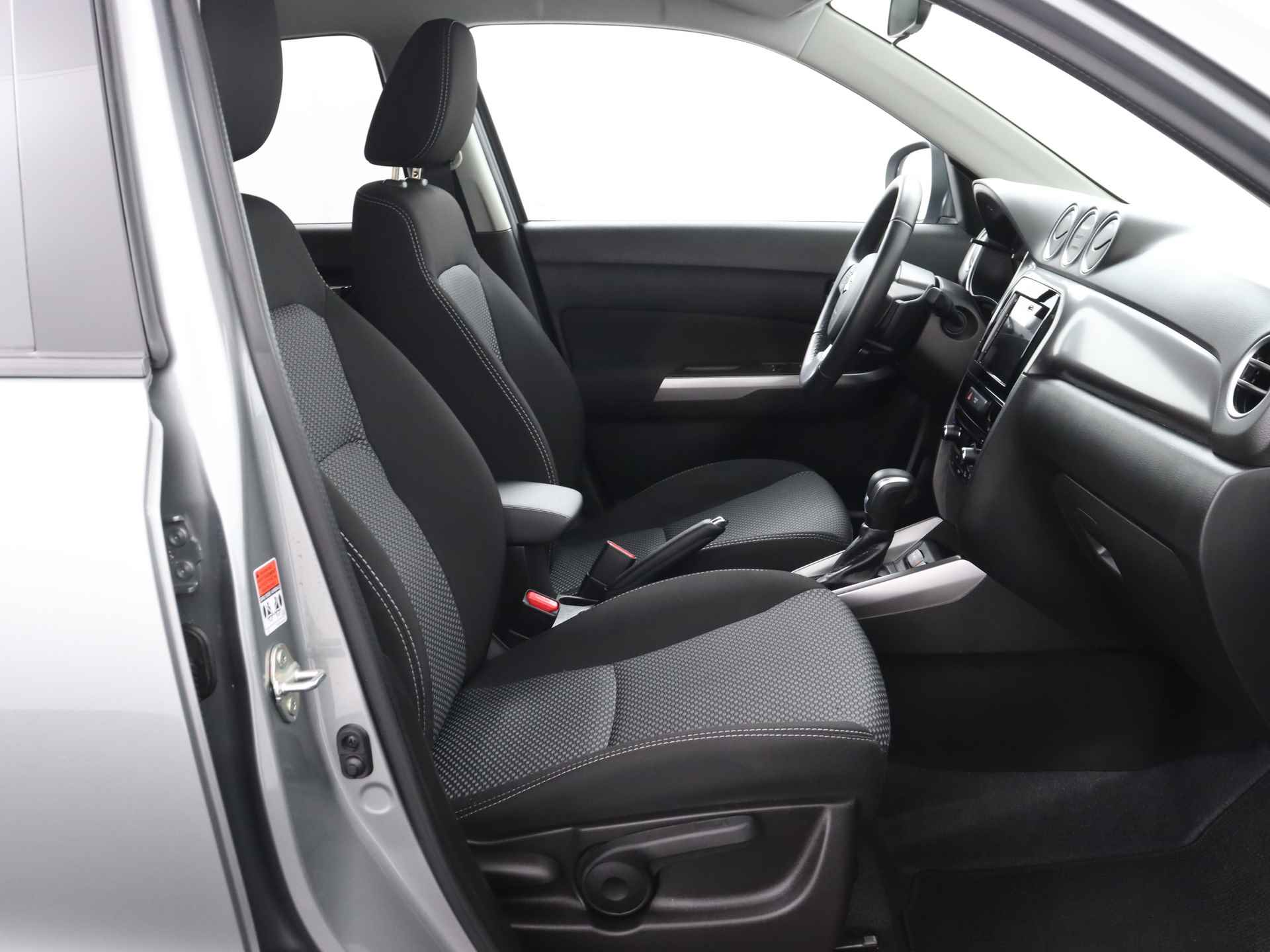 Suzuki Vitara 1.5 Hybrid Select | Navigatie | Achteruitrijcamera | Climate Control | Adaptive Cruise Control | Stoelverwarming | - 26/38