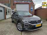 Volkswagen T-Roc 1.0 TSI Style, Dealer onderhouden, 1e eigenaar, Panoramadak, Digitale cockpit