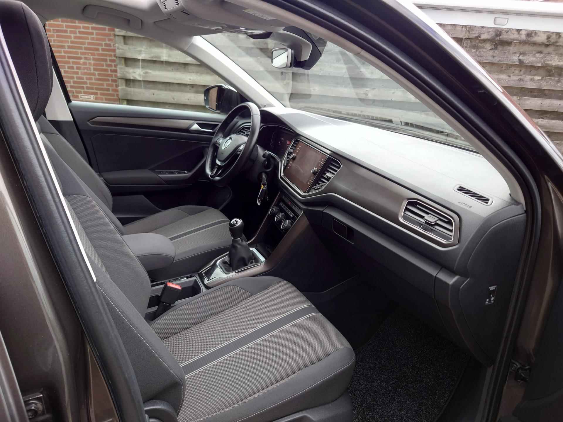 Volkswagen T-Roc 1.0 TSI Style, Dealer onderhouden, 1e eigenaar, Panoramadak, Digitale cockpit - 18/28