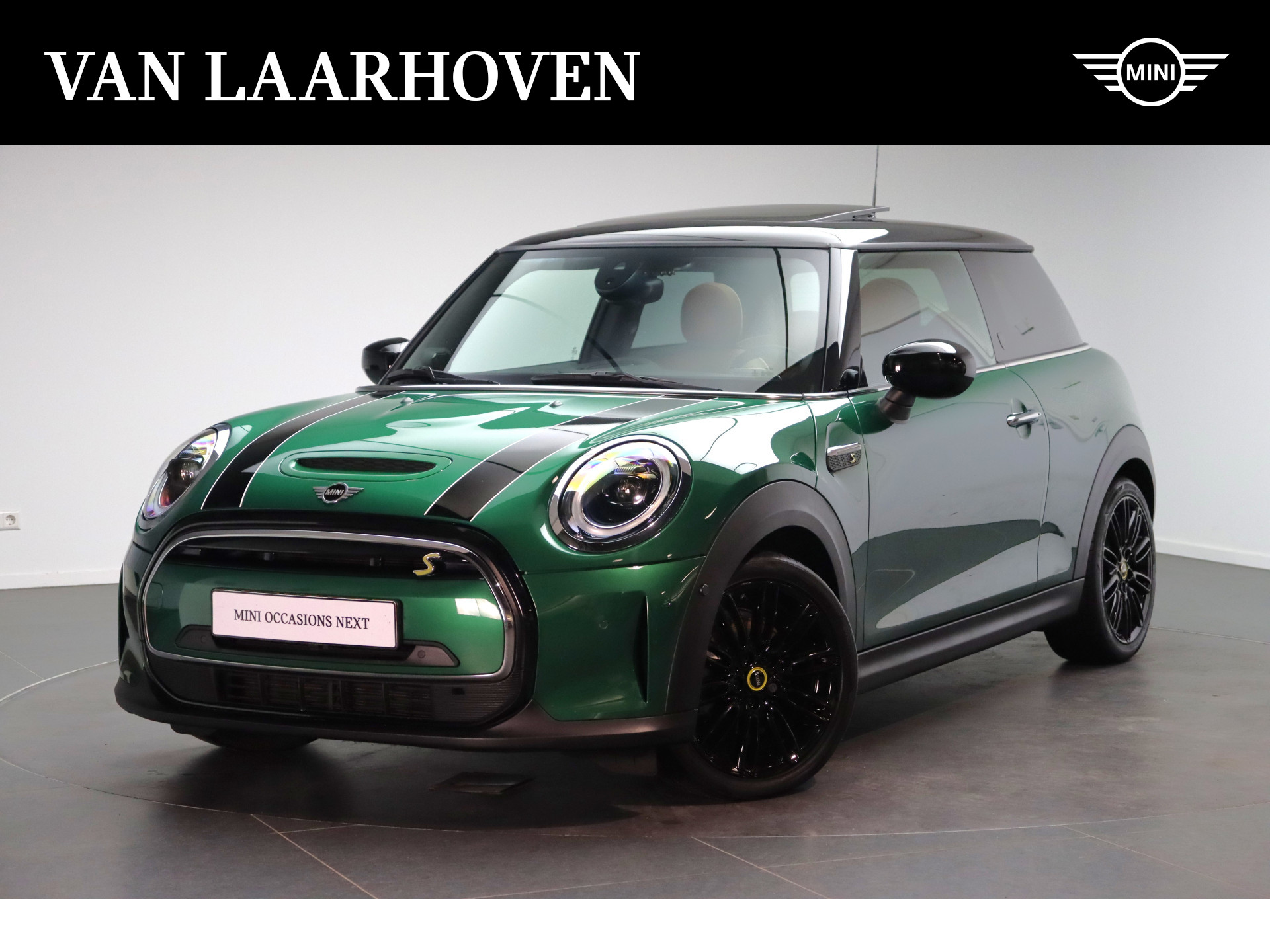 MINI Electric Yours 33 kWh / Panoramadak / Sportstoelen / Stoelverwarming / Achteruitrijcamera / Verwarmd stuurwiel / LED / Cruise Control / Park Assistant / Harman Kardon