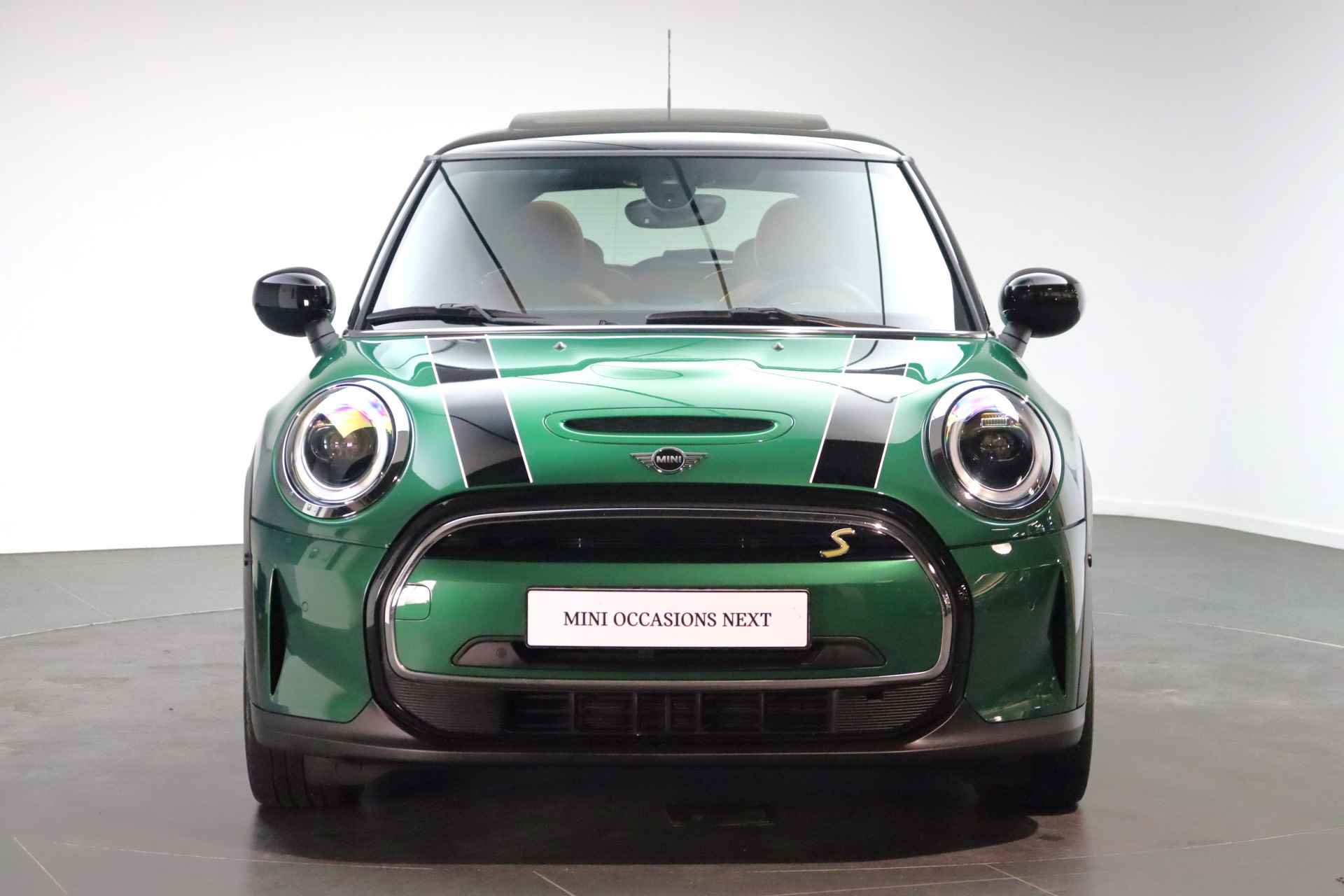 MINI Electric Yours 33 kWh / Panoramadak / Sportstoelen / Stoelverwarming / Achteruitrijcamera / Verwarmd stuurwiel / LED / Cruise Control / Park Assistant / Harman Kardon - 6/25