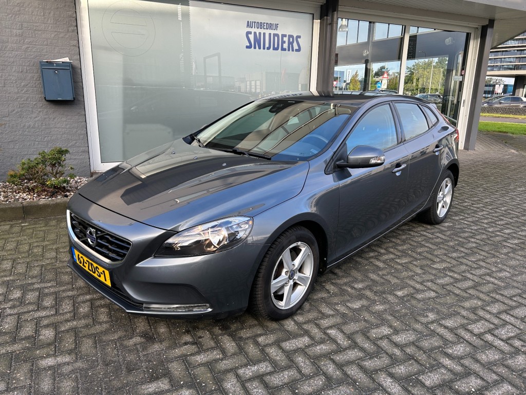 VOLVO V40 1.6 T3 KINETIC - BUSINESS-Line