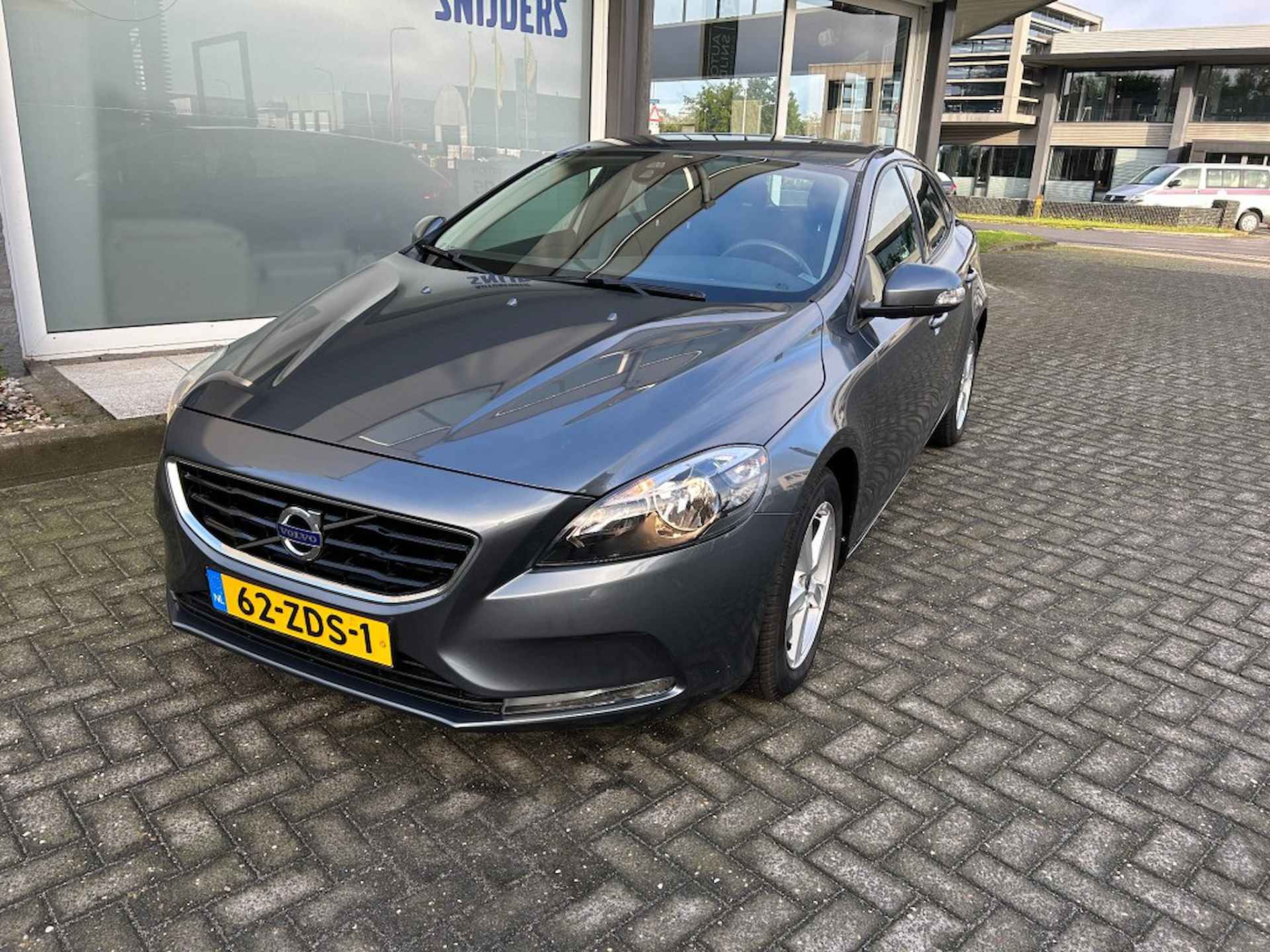 VOLVO V40 1.6 T3 KINETIC - BUSINESS-Line - 2/31