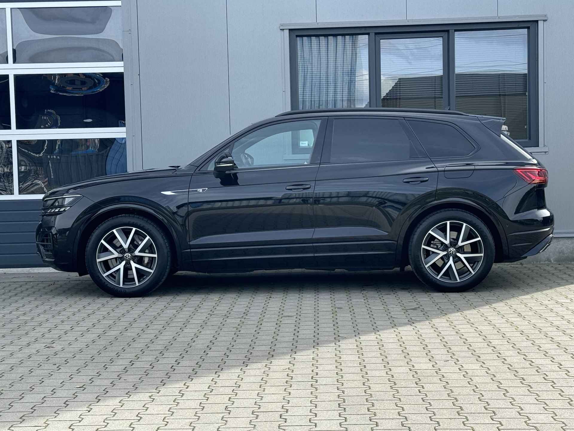 Volkswagen Touareg 3.0 TSi V6 4MOTION R - 462 PK - Panorama - Trekhaak - Matrix Led - R line - Luchtvering - 3/41