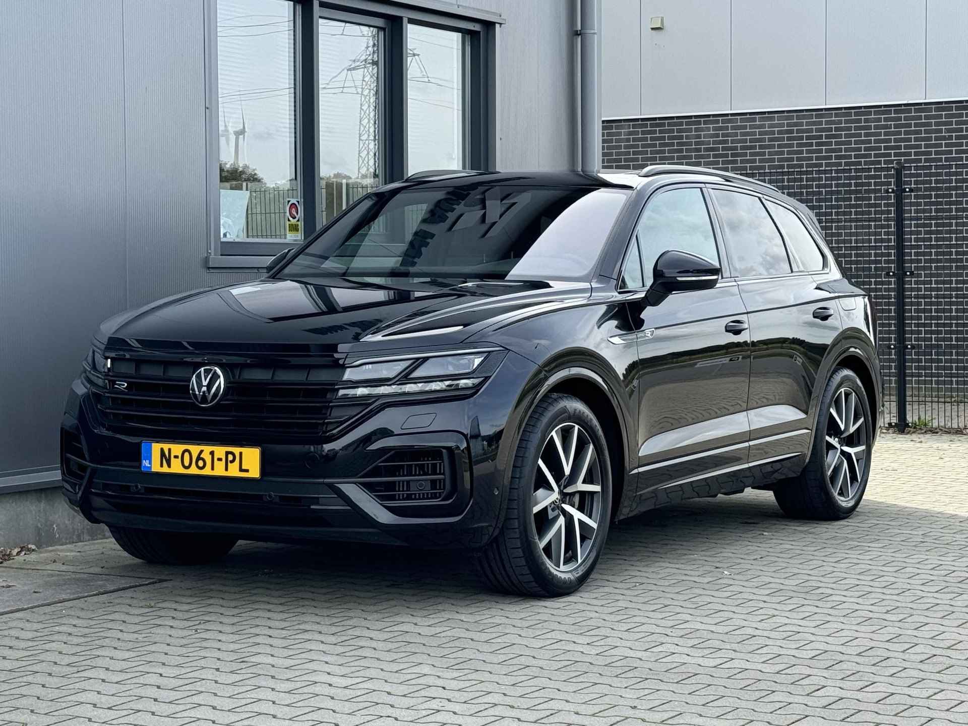 Volkswagen Touareg 3.0 TSi V6 4MOTION R - 462 PK - Panorama - Trekhaak - Matrix Led - R line - Luchtvering - 4/41