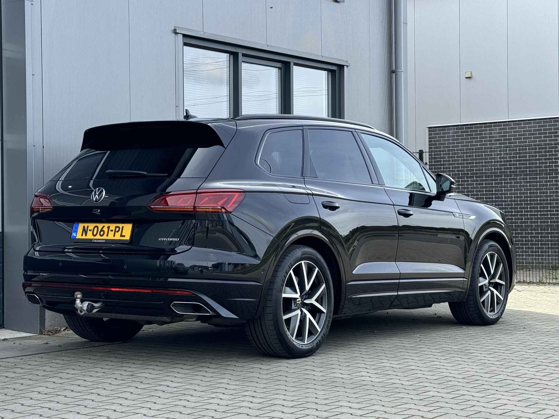 Volkswagen Touareg 3.0 TSi V6 4MOTION R - 462 PK - Panorama - Trekhaak - Matrix Led - R line - Luchtvering - 20/41