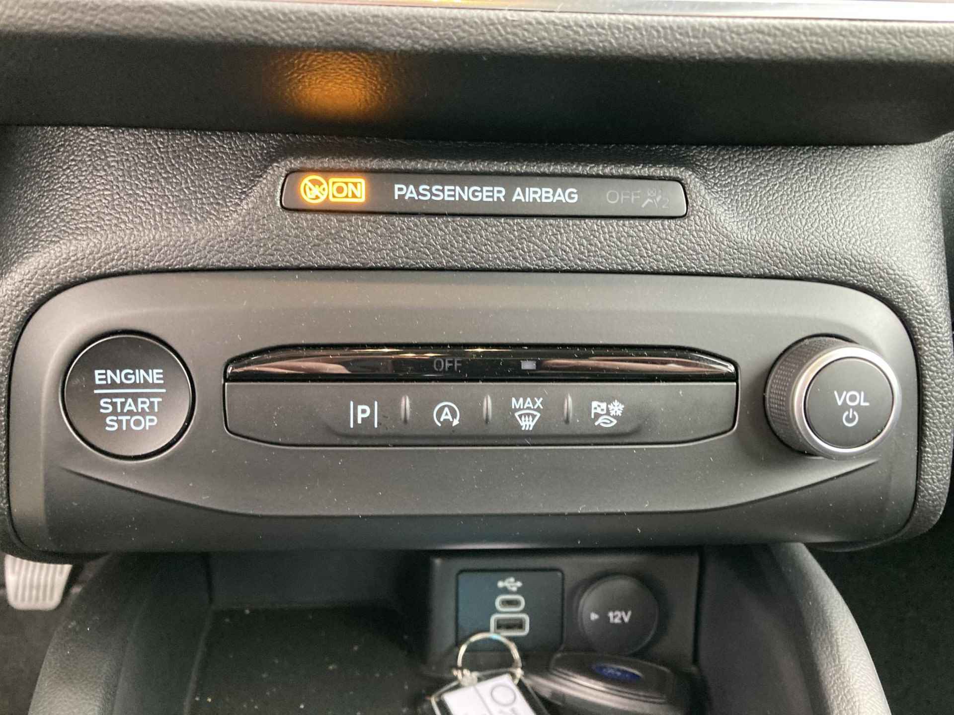 Ford Focus Wagon 1.0 EcoBoost Hybrid Titanium | Adaptive Cruise Control | Winter Pack | Wireless Apple Carplay | Climate Control | - 18/34