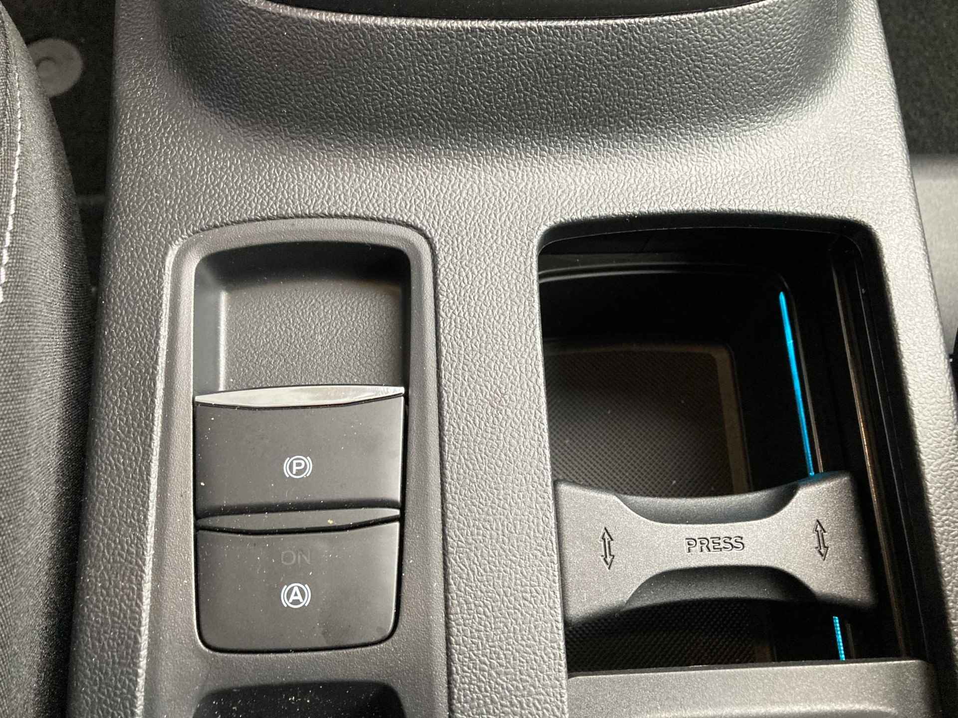 Ford Focus Wagon 1.0 EcoBoost Hybrid Titanium | Adaptive Cruise Control | Winter Pack | Wireless Apple Carplay | Climate Control | - 19/34