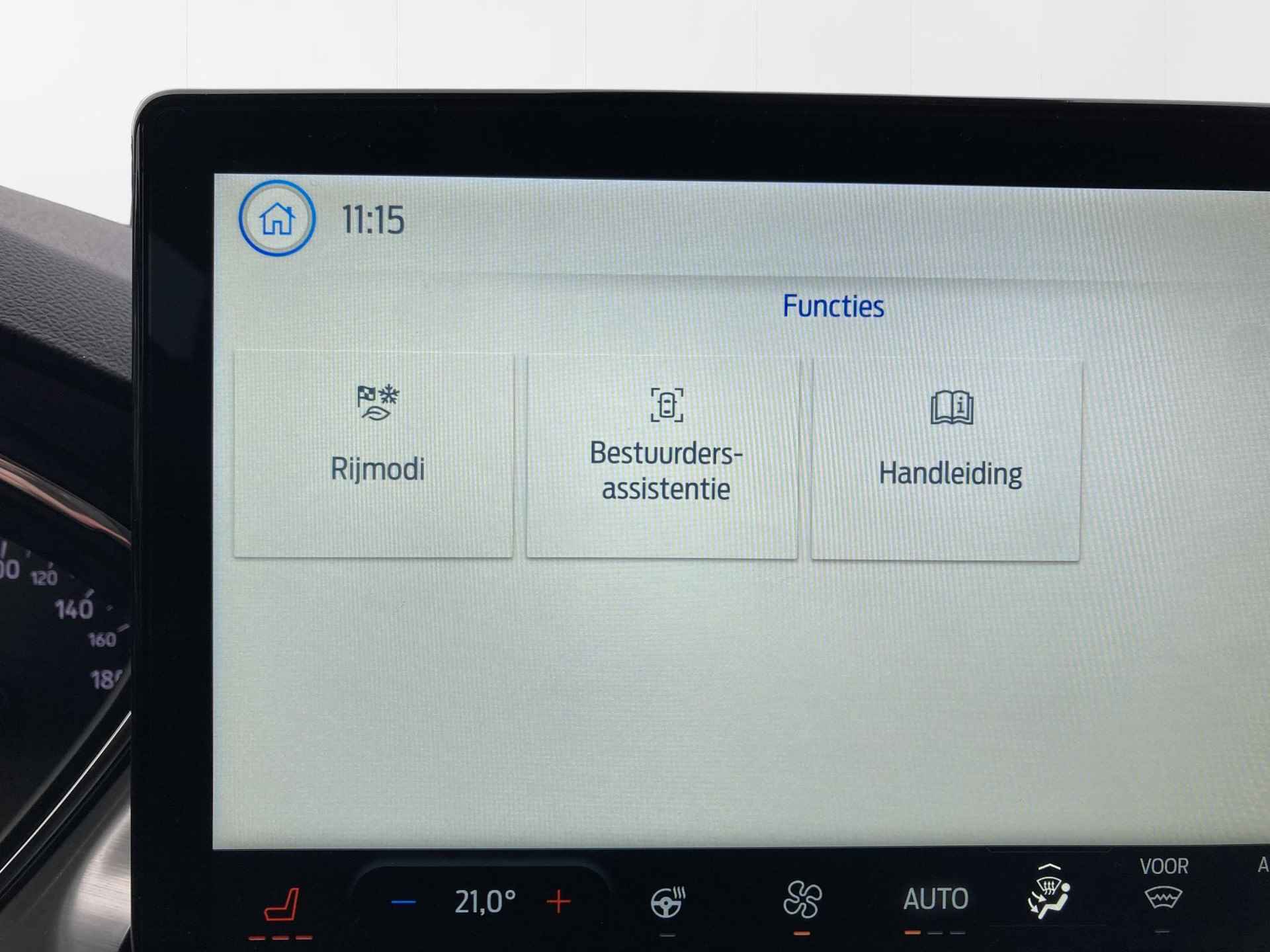 Ford Focus Wagon 1.0 EcoBoost Hybrid Titanium | Adaptive Cruise Control | Winter Pack | Wireless Apple Carplay | Climate Control | - 26/34