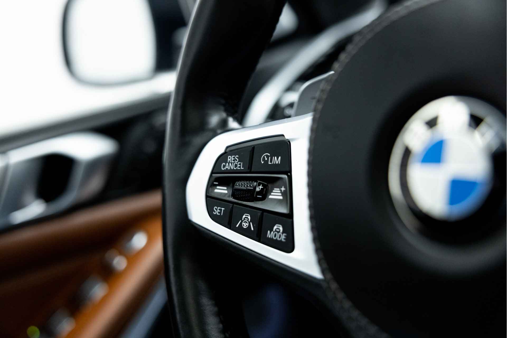 BMW X7 xDrive40i High Executive | Pano Sky Lounge | Stoelventilatie | 4W Sturing - 37/64