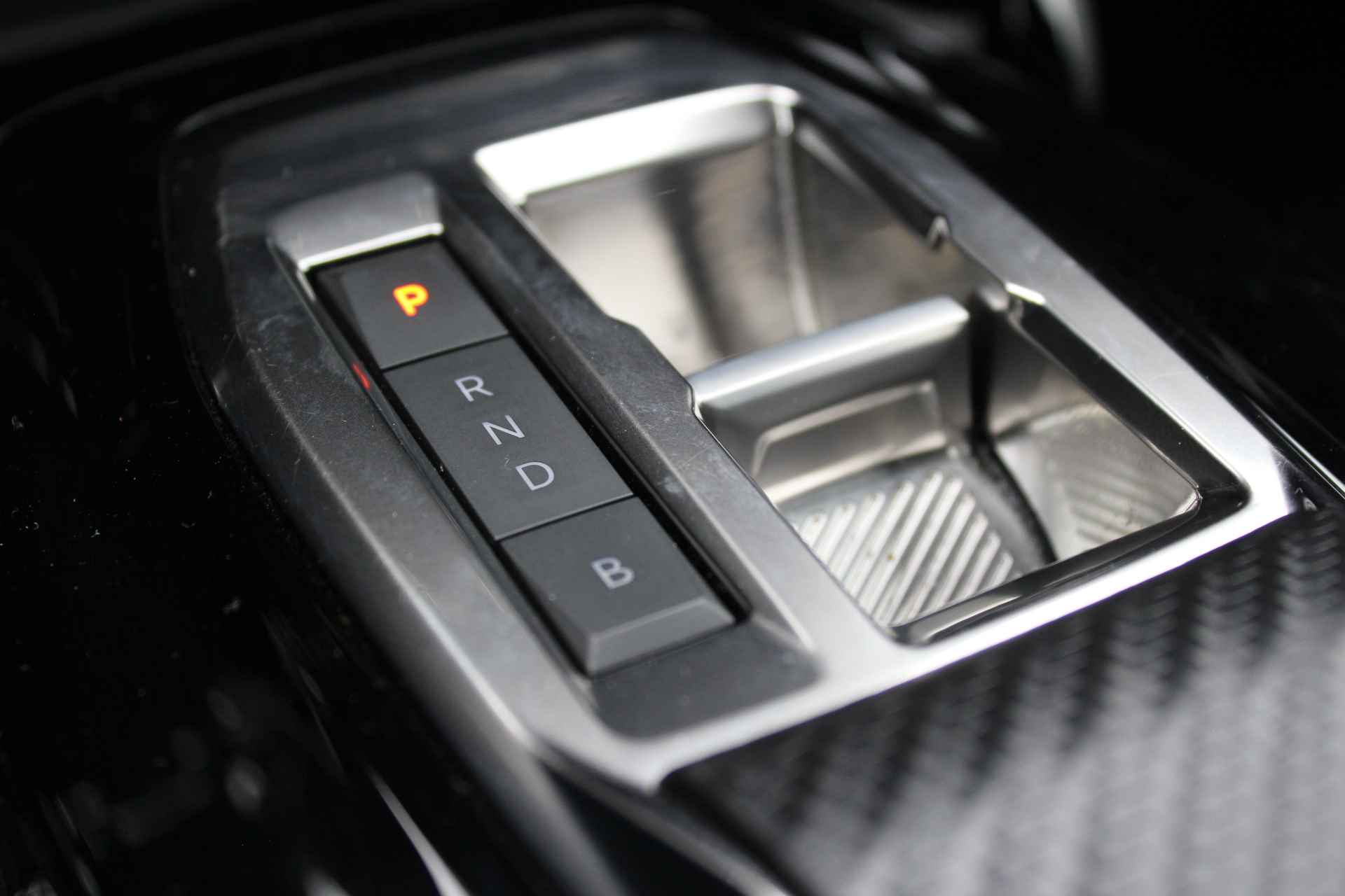 Peugeot e-2008 Allure 50 kWh | Navigatie | Led | Stoelverwarming - 20/32