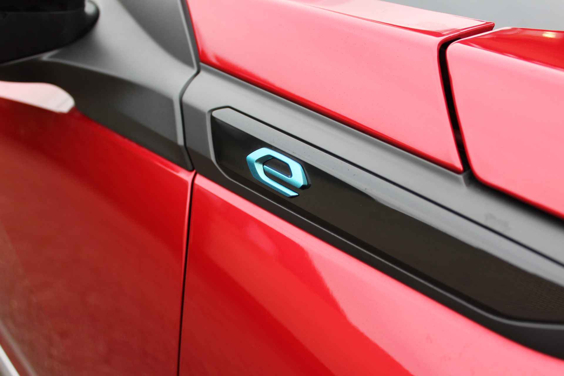 Peugeot e-2008 Allure 50 kWh | Navigatie | Led | Stoelverwarming - 31/32