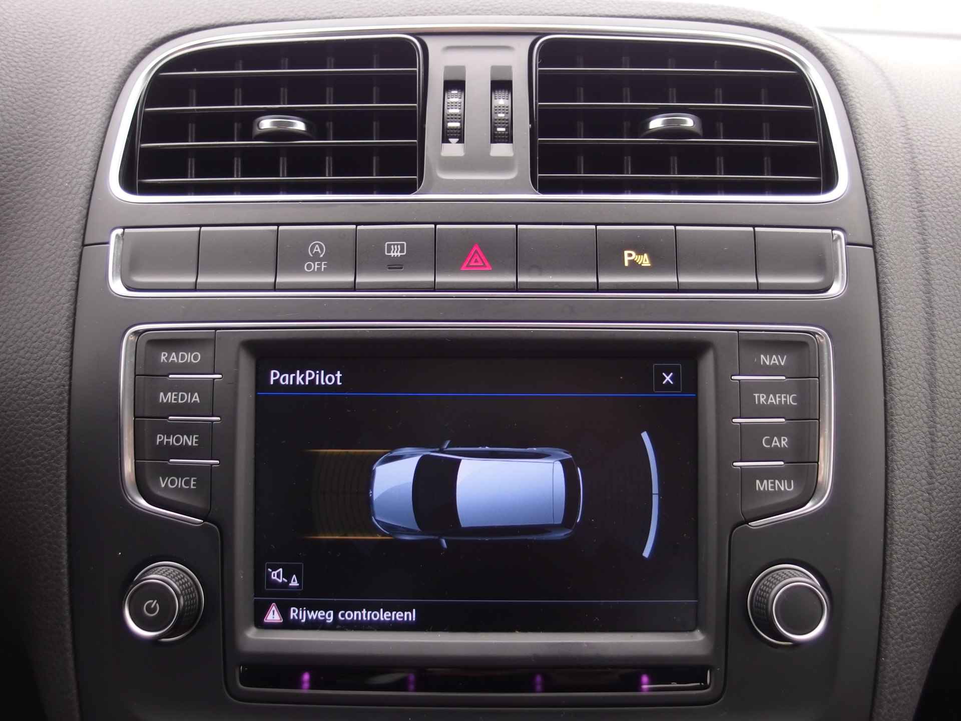 Volkswagen Polo 1.2 TSI 90PK Comfortline Connected Series CARPLAY / NAVI / AIRCO / PDC / CRUISE / BLUETOOTH / NL-AUTO - 12/45