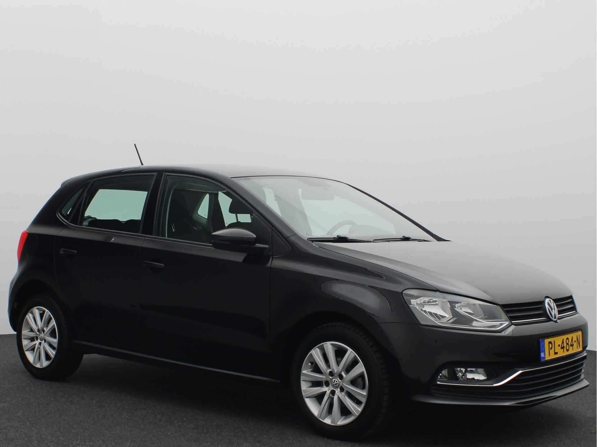 Volkswagen Polo 1.2 TSI 90PK Comfortline Connected Series CARPLAY / NAVI / AIRCO / PDC / CRUISE / BLUETOOTH / NL-AUTO - 17/45