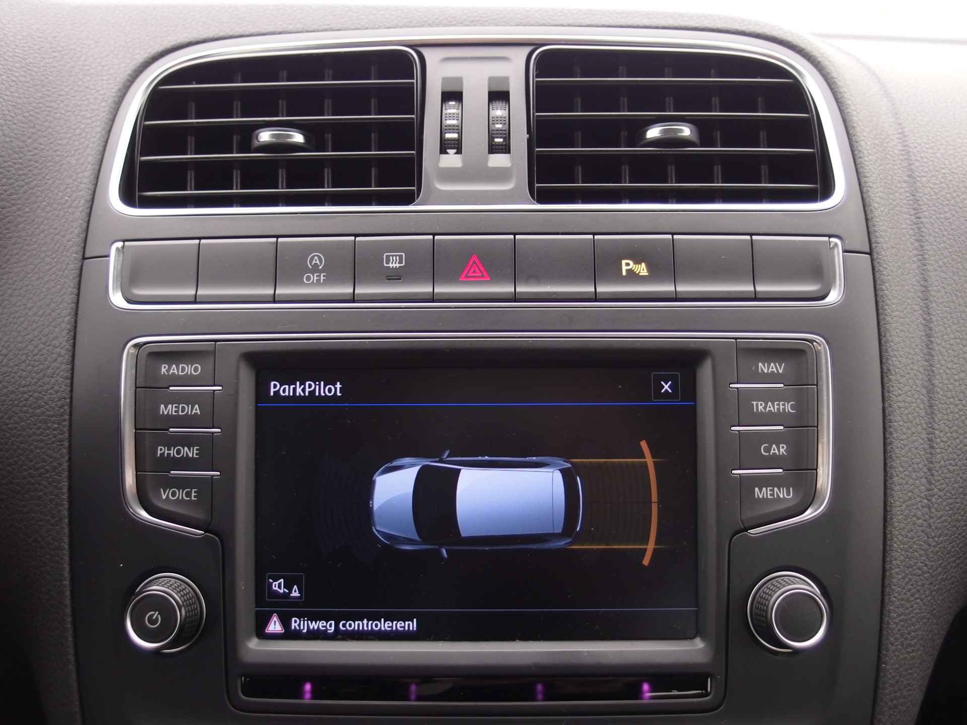 Volkswagen Polo 1.2 TSI 90PK Comfortline Connected Series CARPLAY / NAVI / AIRCO / PDC / CRUISE / BLUETOOTH / NL-AUTO - 23/45