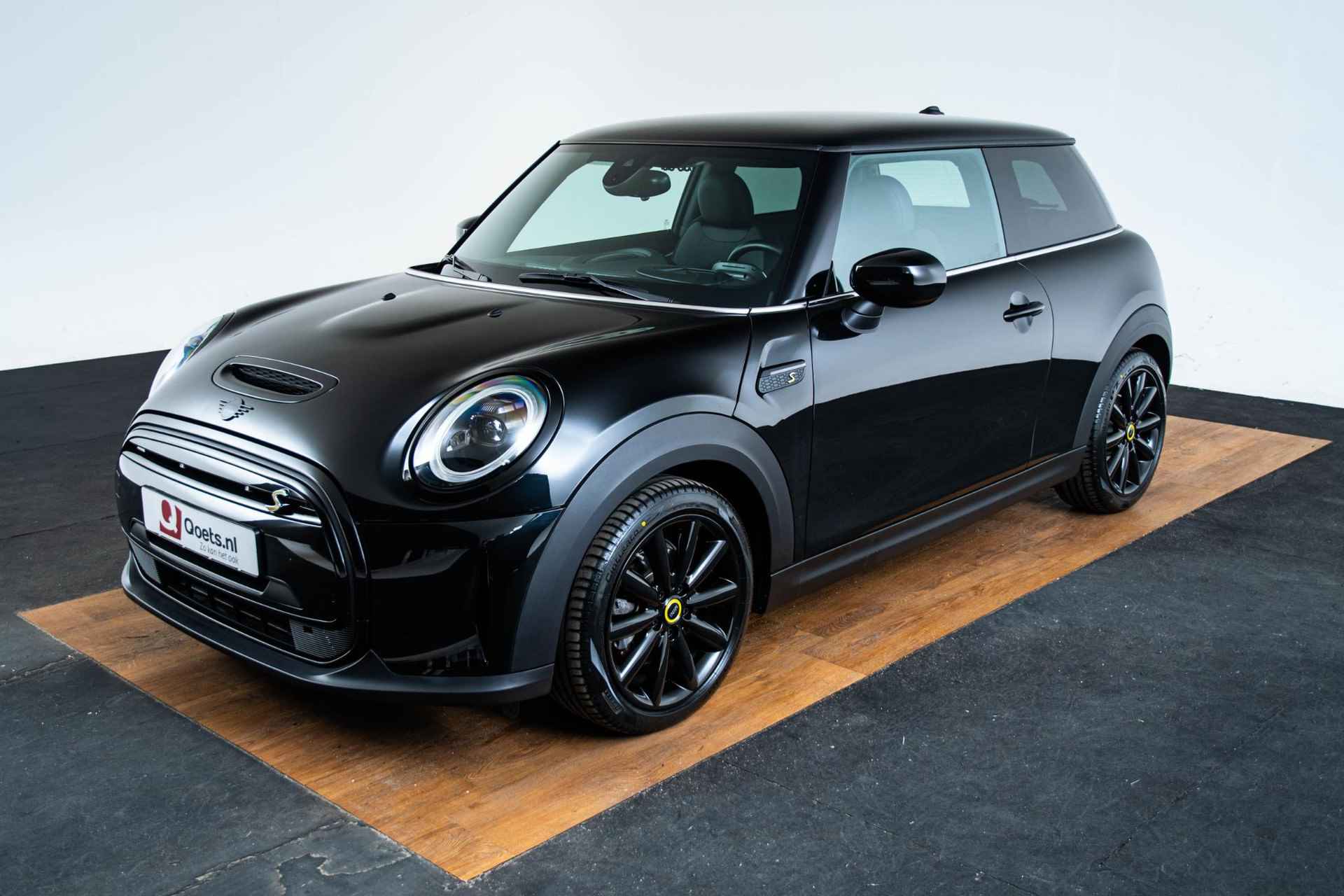 Mini Mini Electric Electric 33 kWh Mini Mini Electric Business Edition 33 kWh Elektrisch verwarmbare voorstoelen - Dimmende binnenspiegel - Cruise Control - Head Up - Driving Assistant - Piano Black Exterior - Regensensor - Apple Car Play - - 22/63