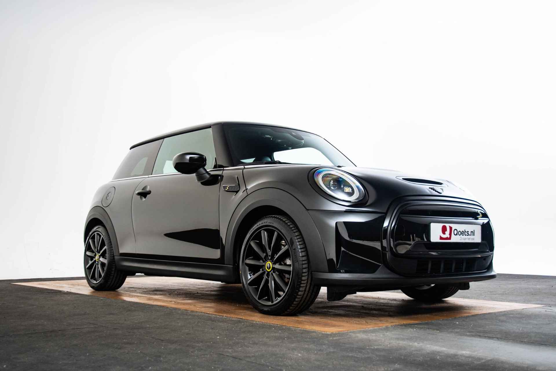 Mini Mini Electric Electric 33 kWh Mini Mini Electric Business Edition 33 kWh Elektrisch verwarmbare voorstoelen - Dimmende binnenspiegel - Cruise Control - Head Up - Driving Assistant - Piano Black Exterior - Regensensor - Apple Car Play - - 59/63