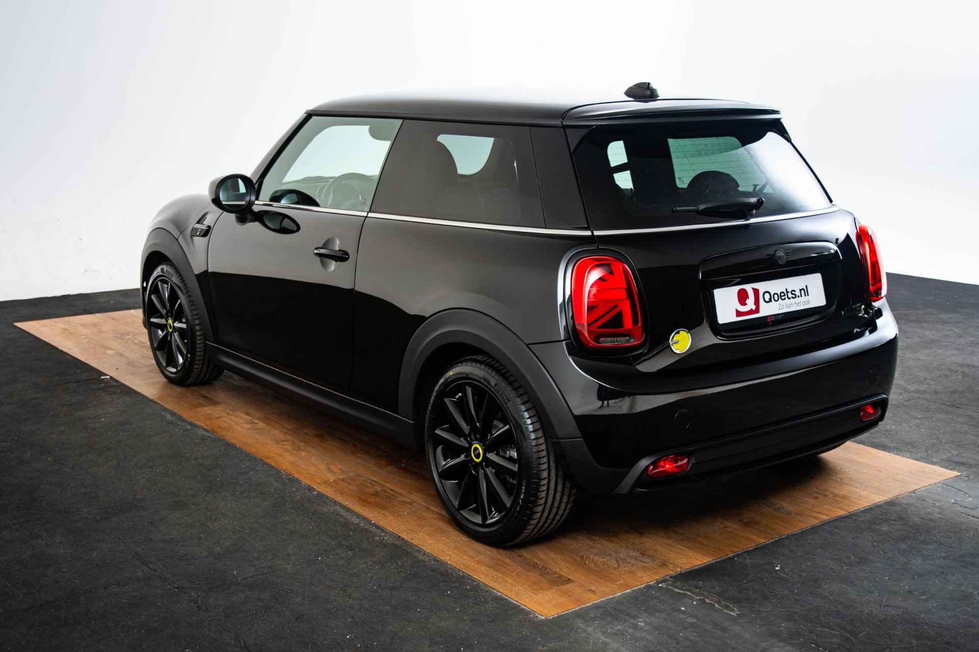 Mini Mini Electric Electric 33 kWh Mini Mini Electric Business Edition 33 kWh Elektrisch verwarmbare voorstoelen - Dimmende binnenspiegel - Cruise Control - Head Up - Driving Assistant - Piano Black Exterior - Regensensor - Apple Car Play - - 62/63