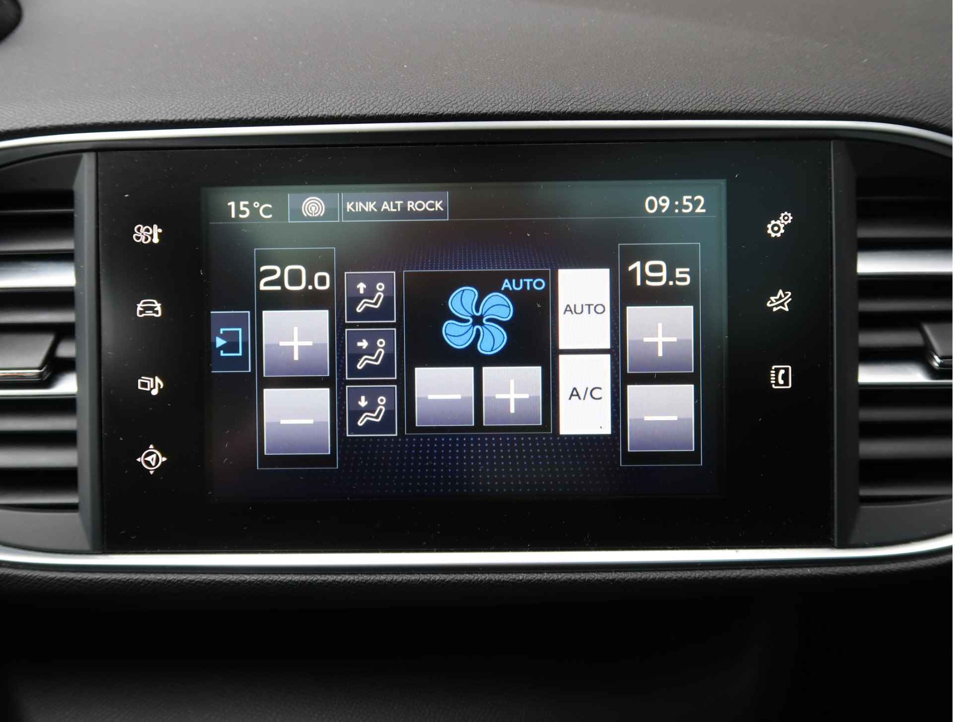 Peugeot 308 SW 110 PK Benzine * Panoramadak * Navigatie * L.M. Velgen * DAB+ Radio + CD * Cruise & Climate Control * Voor en achter Parkeersensoren* Vierseizoenenbanden * - 19/45