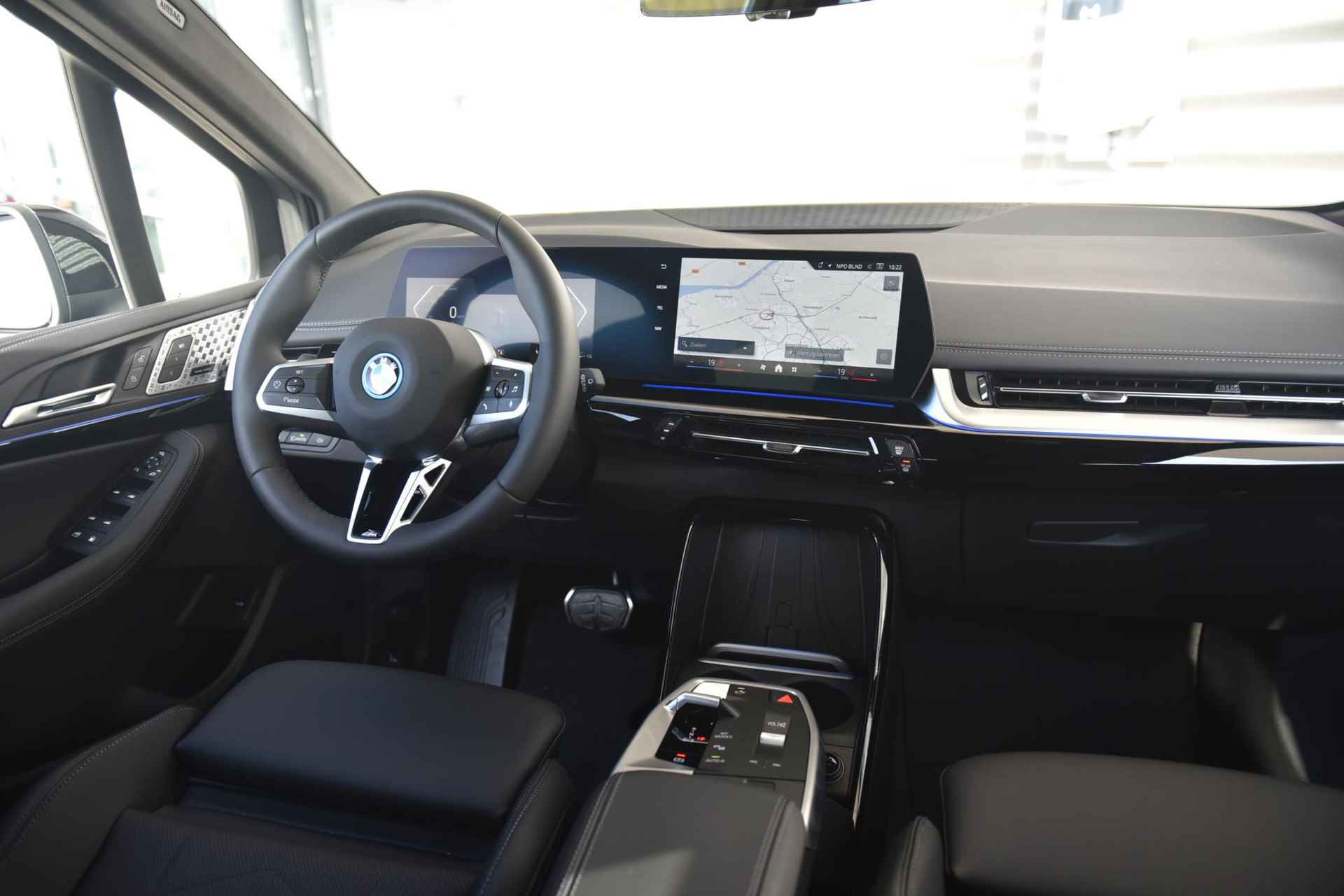 BMW 2 Serie Active Tourer 225e xDrive | Trekhaak met elektrisch wegklapbare kogel | Glazen panoramadak - 13/29