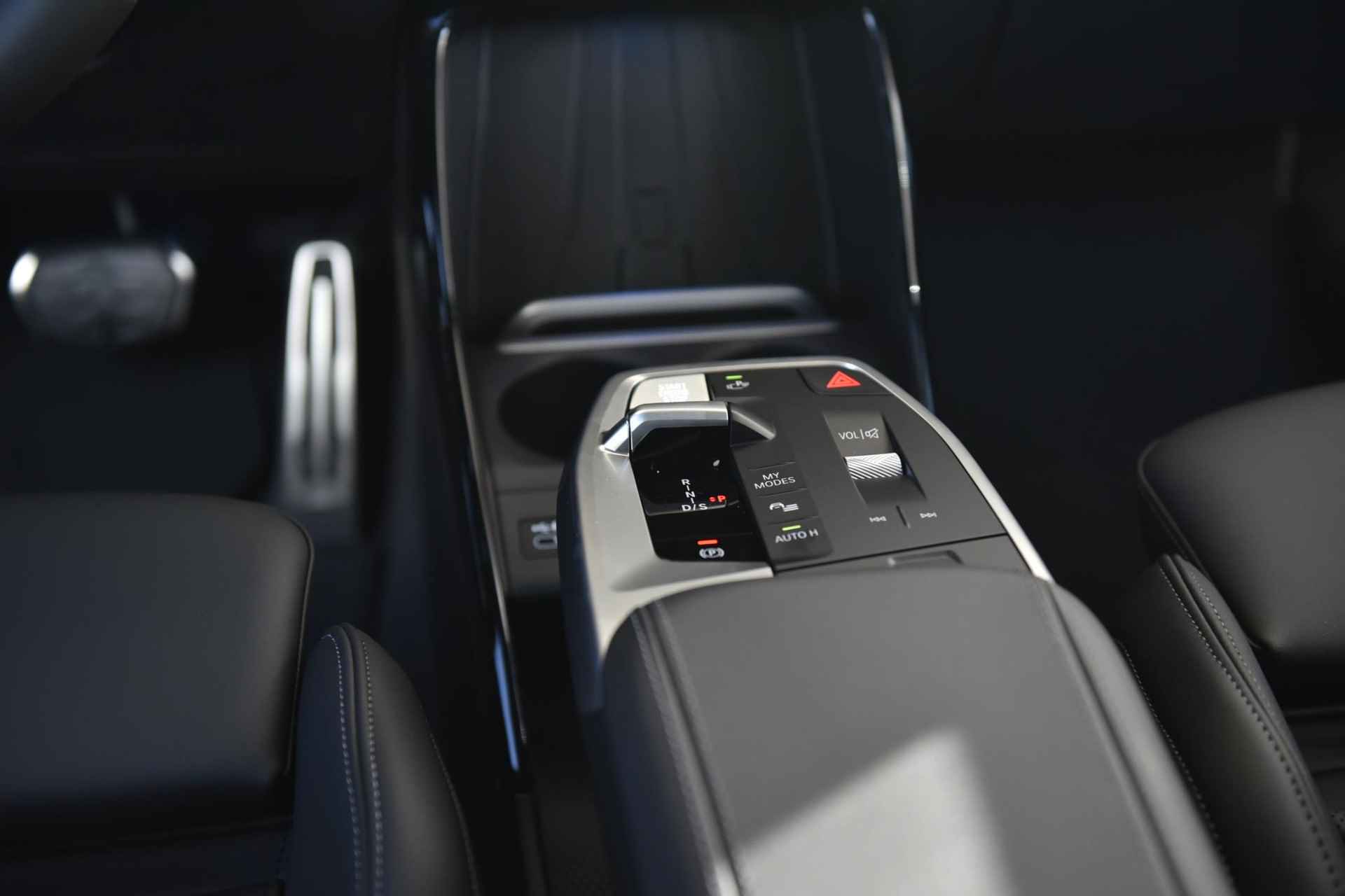 BMW 2 Serie Active Tourer 225e xDrive | Trekhaak met elektrisch wegklapbare kogel | Glazen panoramadak - 16/29