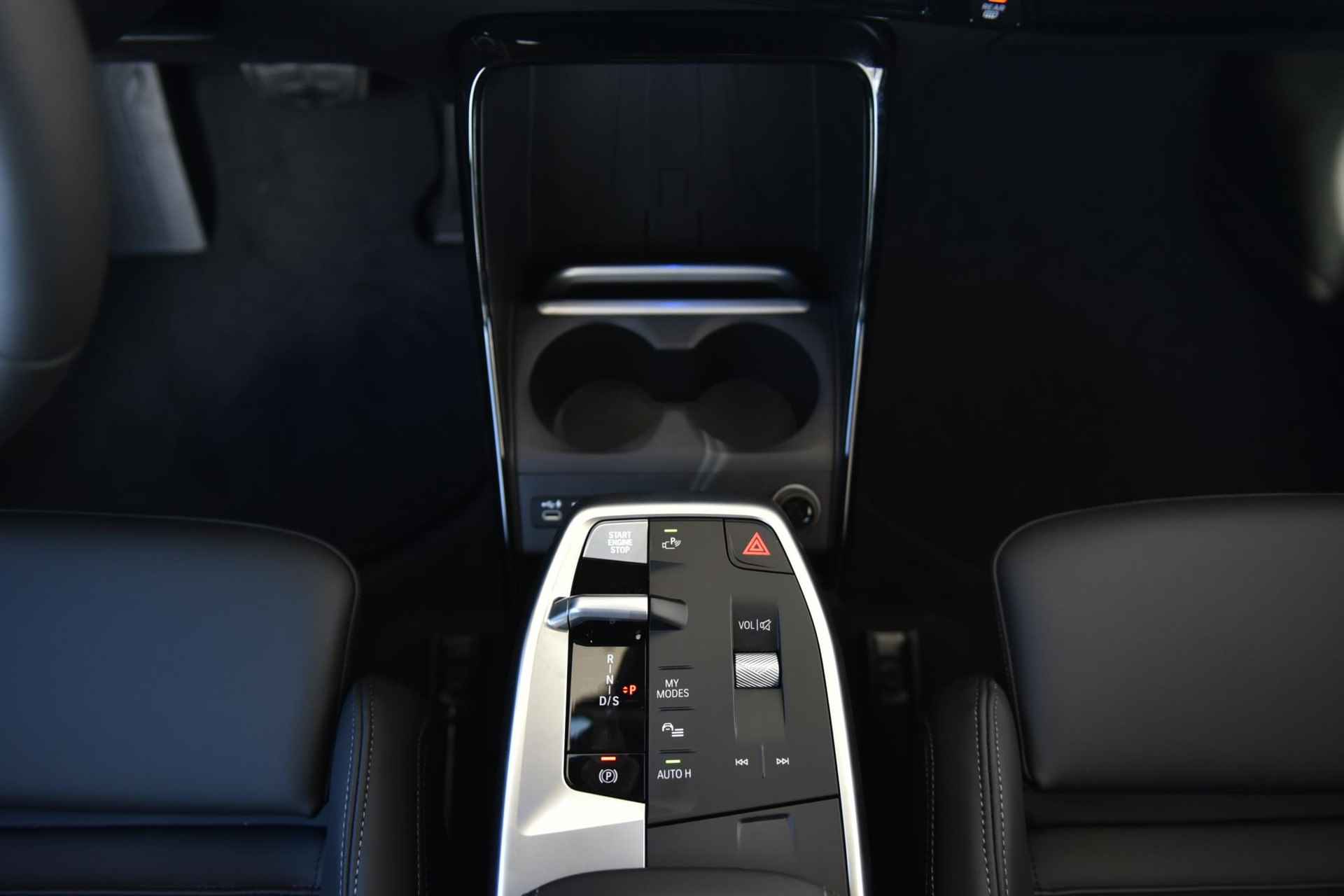 BMW 2 Serie Active Tourer 225e xDrive | Trekhaak met elektrisch wegklapbare kogel | Glazen panoramadak - 17/29