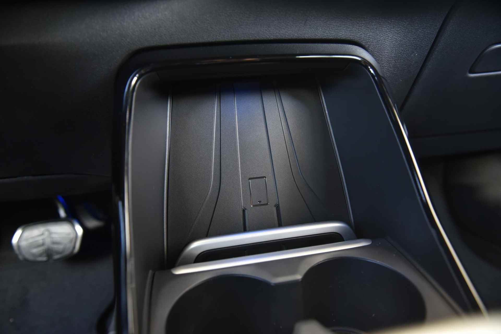 BMW 2 Serie Active Tourer 225e xDrive | Trekhaak met elektrisch wegklapbare kogel | Glazen panoramadak - 18/29