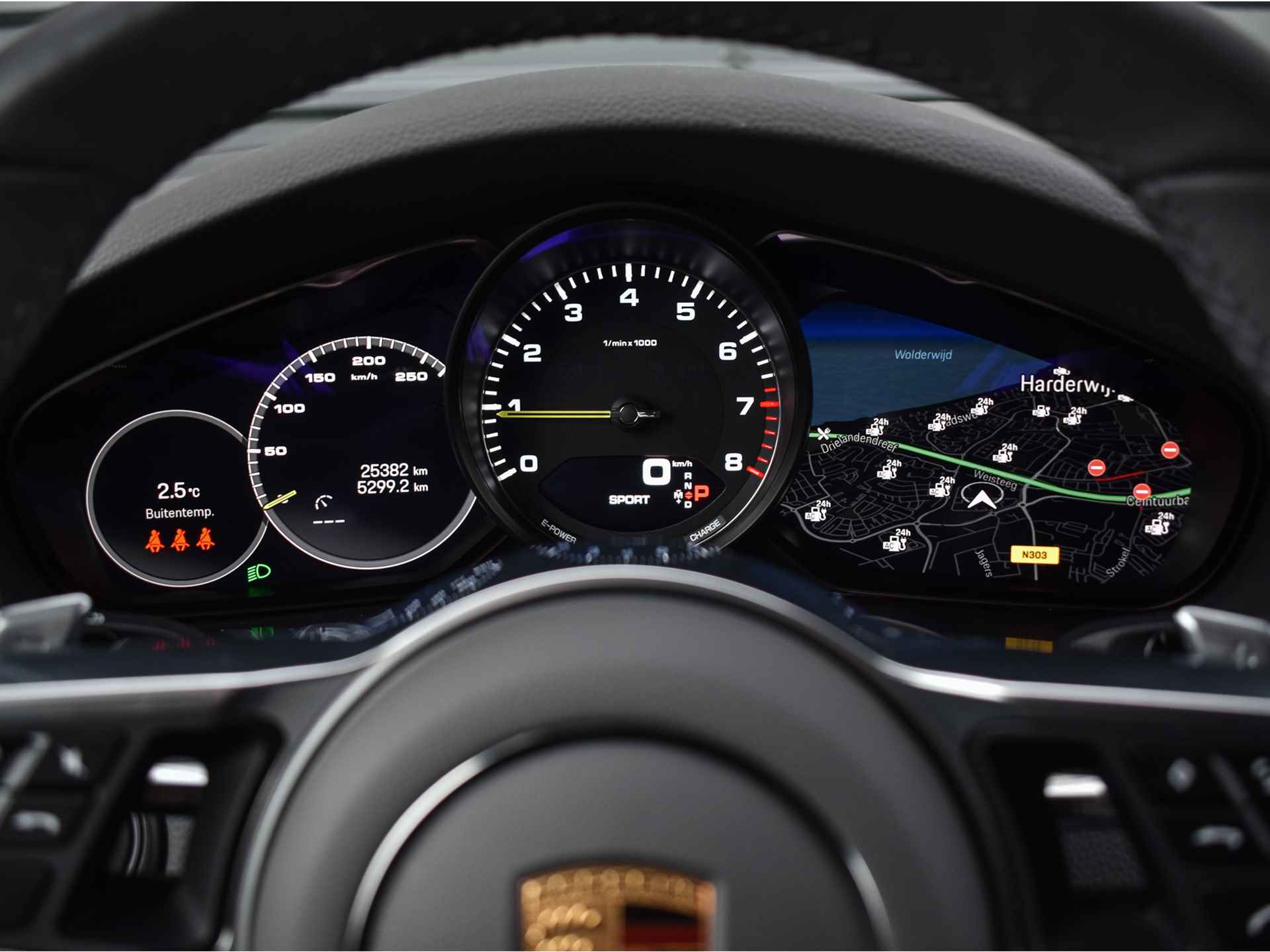 Porsche Cayenne 3.0 E-Hybrid | PANORAMADAK | SPORT-CHRONO | SPECIAL COLOR WRAP | BLACK-OPTIC | ACTIVE CRUISE | 360 CAMERA | LUCHTVERING | TREKHA - 7/49