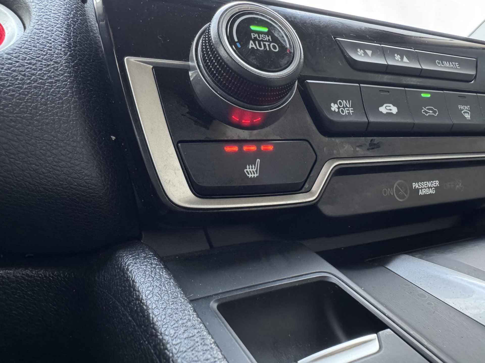 Honda CR-V 2.0 Hybrid AWD Executive | Trekhaak | Panoramadak | Vol-Leder | Apple Carplay/Android Auto | Geheugenstoel | Stuur- + Stoelverwarming | Adapt. Cruise Control | Rijklaarprijs! - 29/38