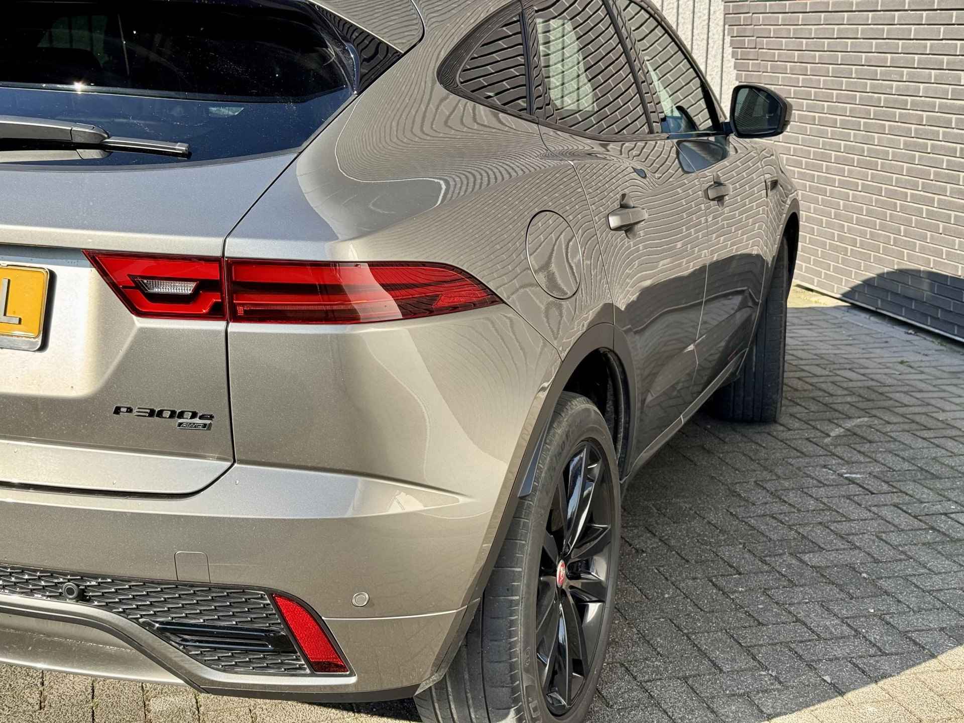 Jaguar E-Pace P300e AWD R-Dynamic SE | Black-Pack | Panorama | 20" | - 16/36