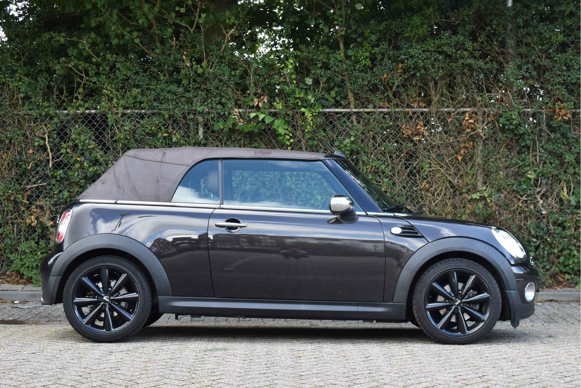 MINI Cabrio 1.6 Cooper Chili,BOEKJES,NAP EN ONDERHOUDSHISTORIE Open dak { Navi { radio/cd  speler { Digitale teller { Lm velgen - 12/40