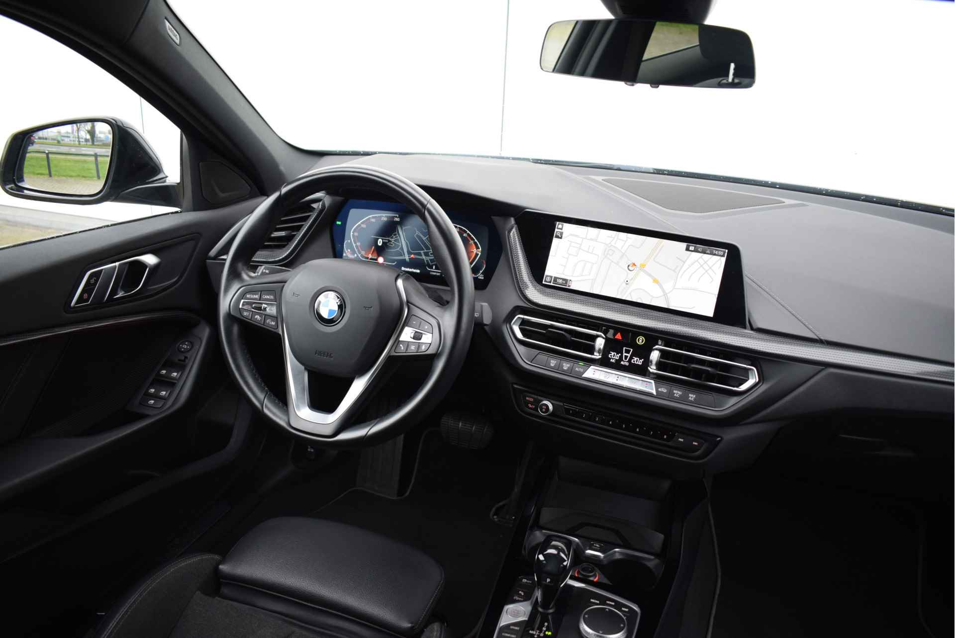 BMW 1-serie 118i Executive Sport Line Automaat / Sportstoelen / LED / Active Cruise Control / Parking Assistant / Live Cockpit Professional - 14/16