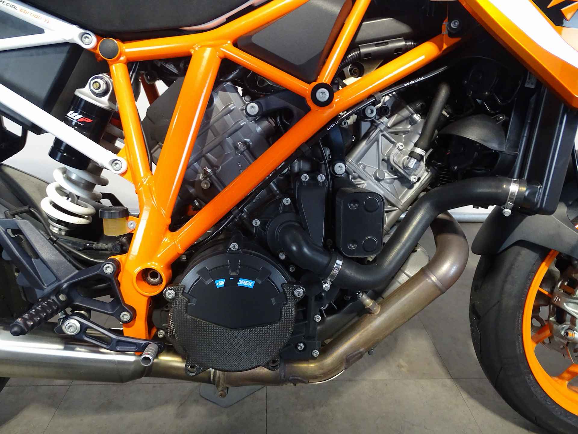 KTM 1290 SUPERDUKE R S.E. ABS - 4/9