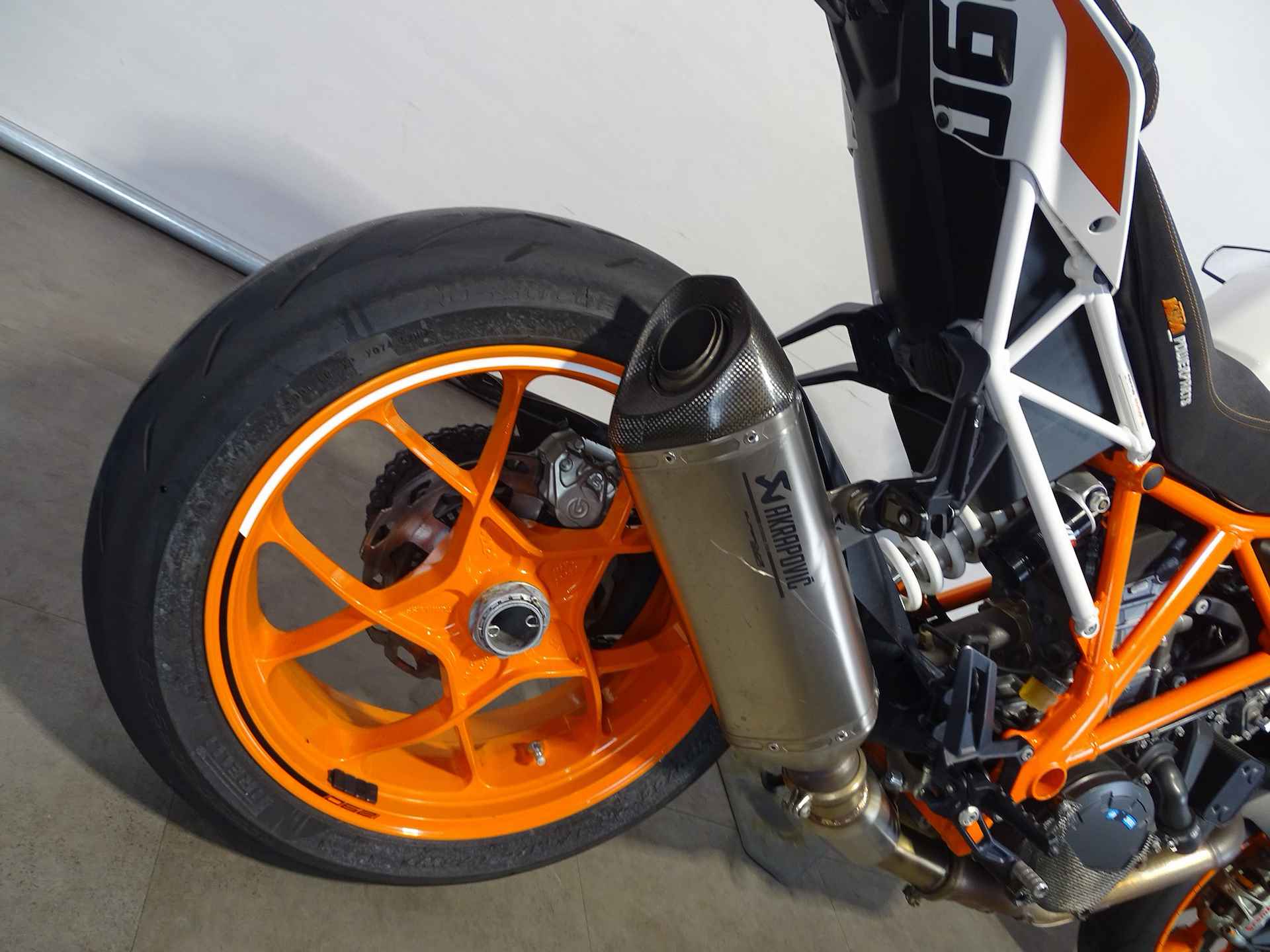 KTM 1290 SUPERDUKE R S.E. ABS - 6/9