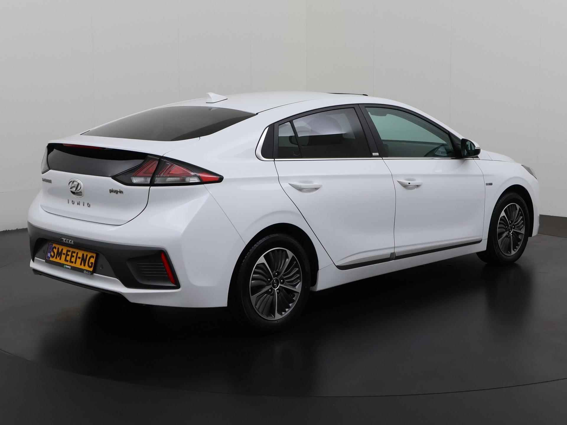 Hyundai IONIQ 1.6 GDi PHEV Style | Schuifdak | Stoel & Stuurverwarming | Plug-In | Zondag Open! - 4/39