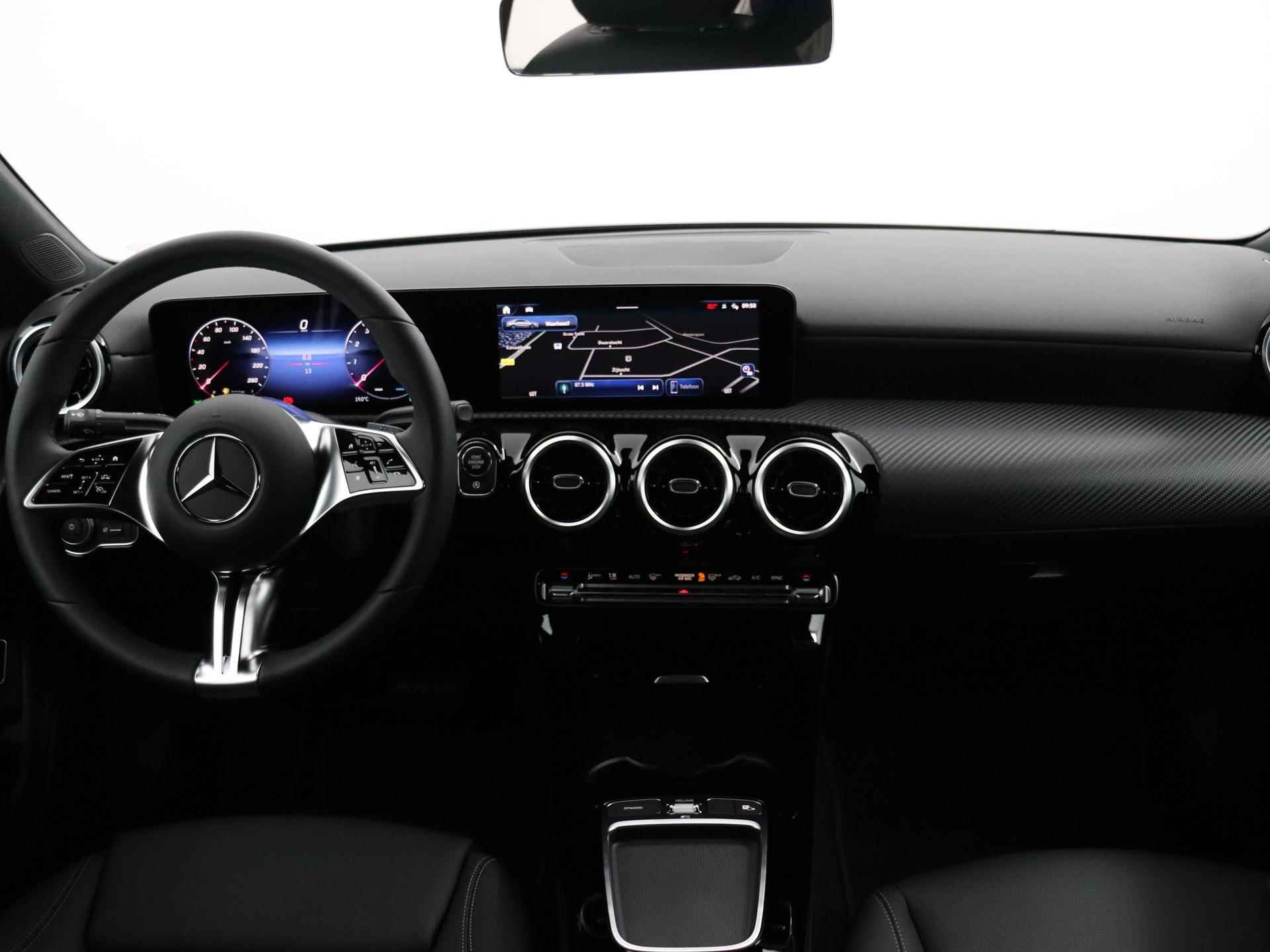 Mercedes-Benz CLA 180 Star Edition | Apple CarPlay | Android Auto | Volledig Digitaal Display | Stoelverwarming | Achteruitrijcamera | Parkeersensoren | Elektrisch Inklapbare Buitenspiegels | Showmodel - 25/30