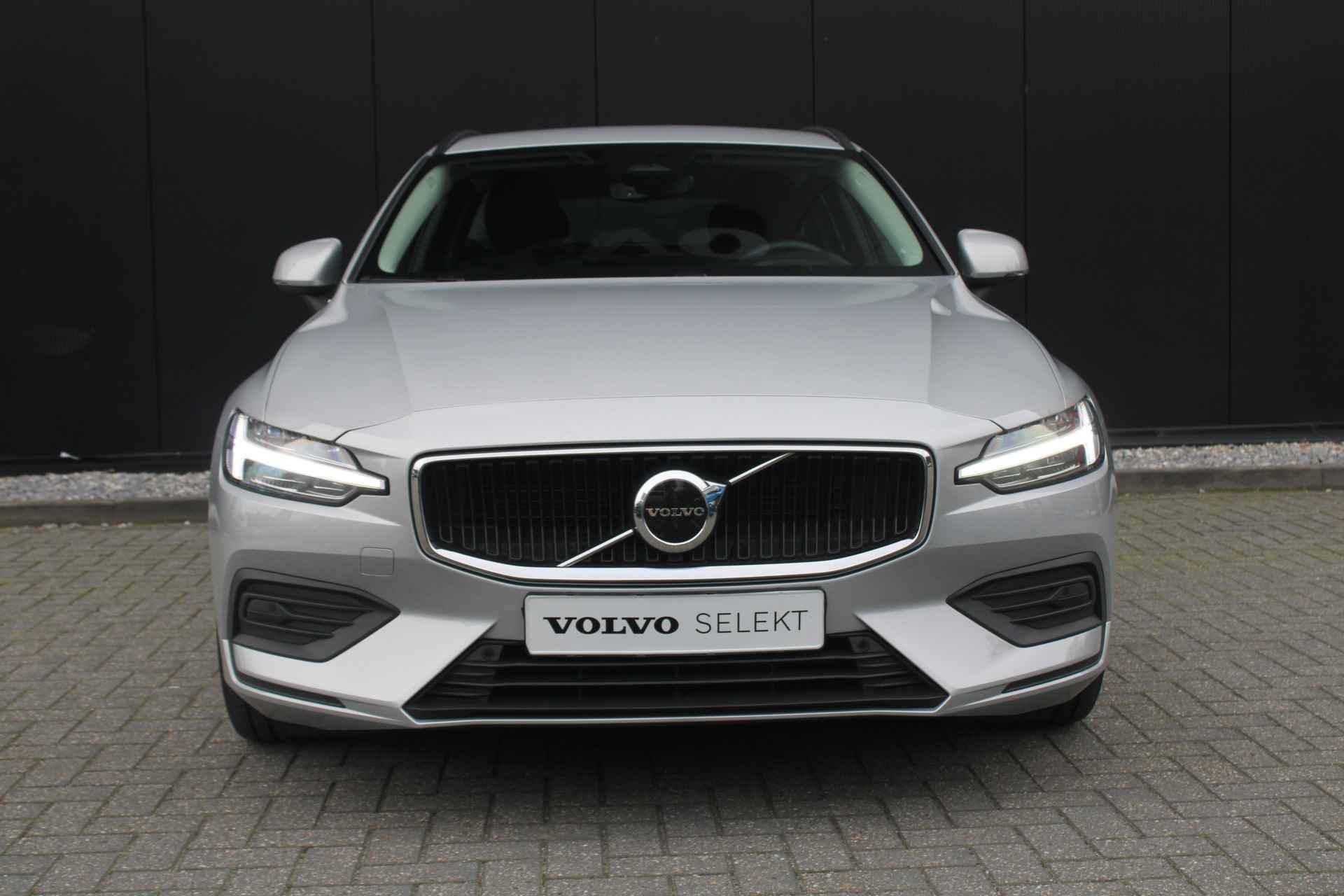 Volvo V60 B4 Core | Pilot Assist | BLIS | Camera | DAB | Stoel / stuur / achterbankverwarming - 3/28