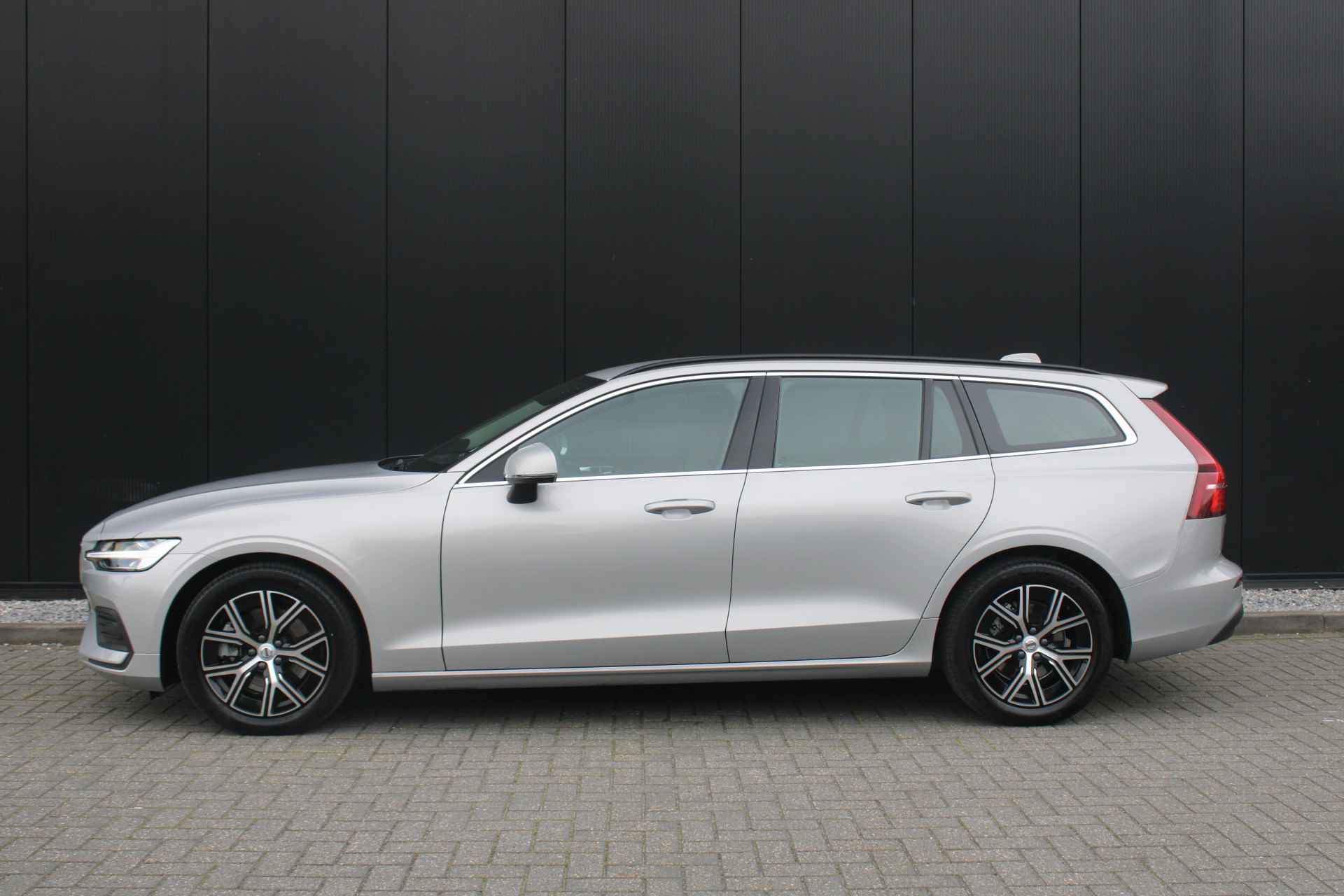 Volvo V60 B4 Core | Pilot Assist | BLIS | Camera | DAB | Stoel / stuur / achterbankverwarming - 4/28