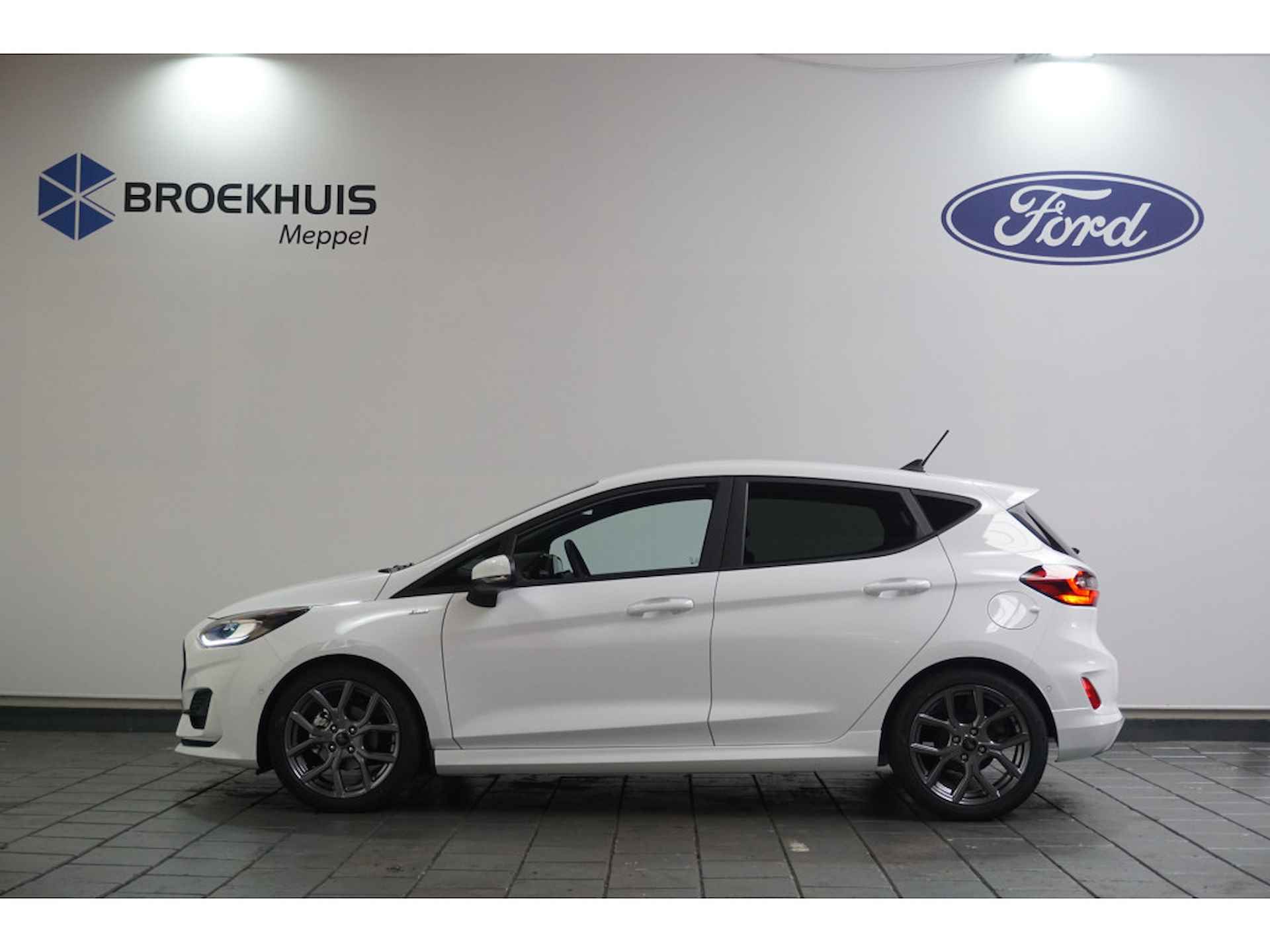 Ford Fiesta 1.0 EcoBoost Hybrid ST-Line X | 125pk! | Winter Pakket | B&O | Draadloze Telefoonlader | Camera | PDC Voor & Achter | All-Season - 5/20