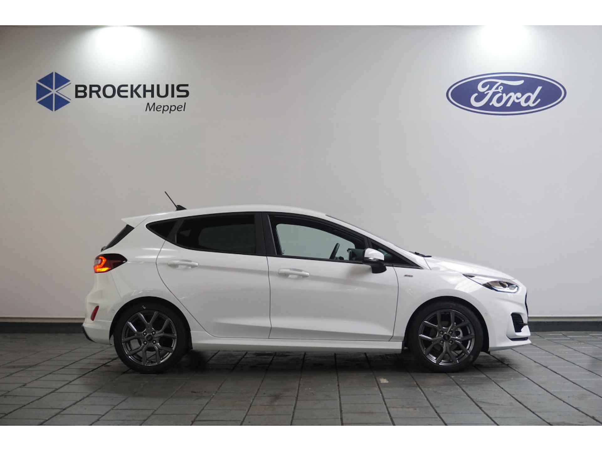 Ford Fiesta 1.0 EcoBoost Hybrid ST-Line X | 125pk! | Winter Pakket | B&O | Draadloze Telefoonlader | Camera | PDC Voor & Achter | All-Season - 8/20