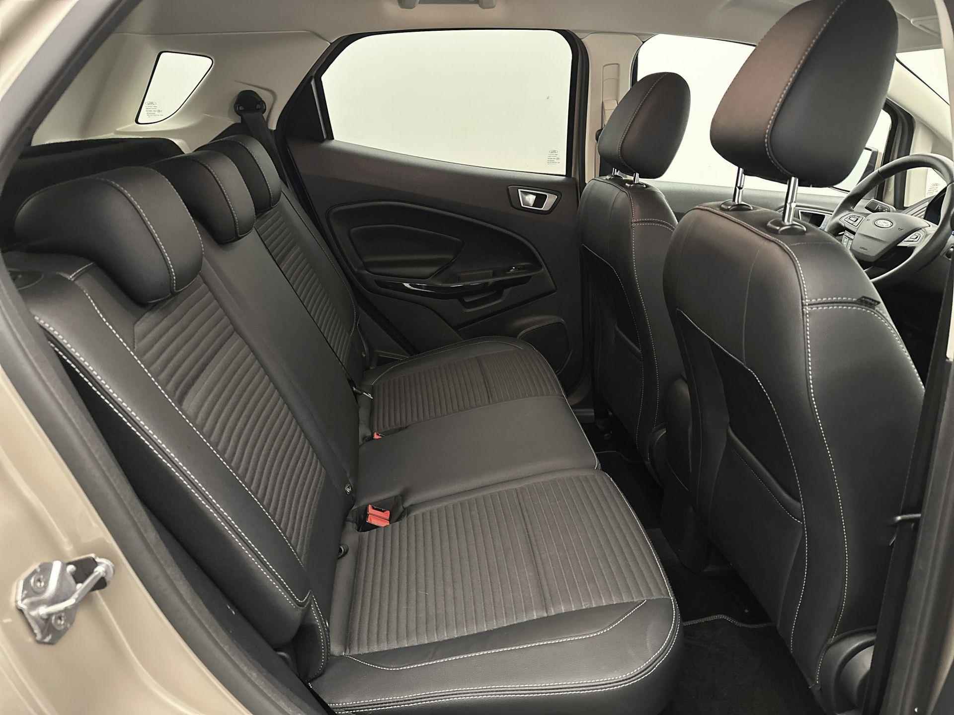 Ford EcoSport SUV Titanium 125 pk | Navigatie | Achteruitrijcamera | Parkeersensoren Voor en Achter | Voorstoelen Verwarmd | Keyless Entry/Start | Trekhaak | Dodehoek Detectie | Climate Control | Cruise Control | 17" Lichtmetalen Velgen | Apple Carplay/Android Auto | - 14/39