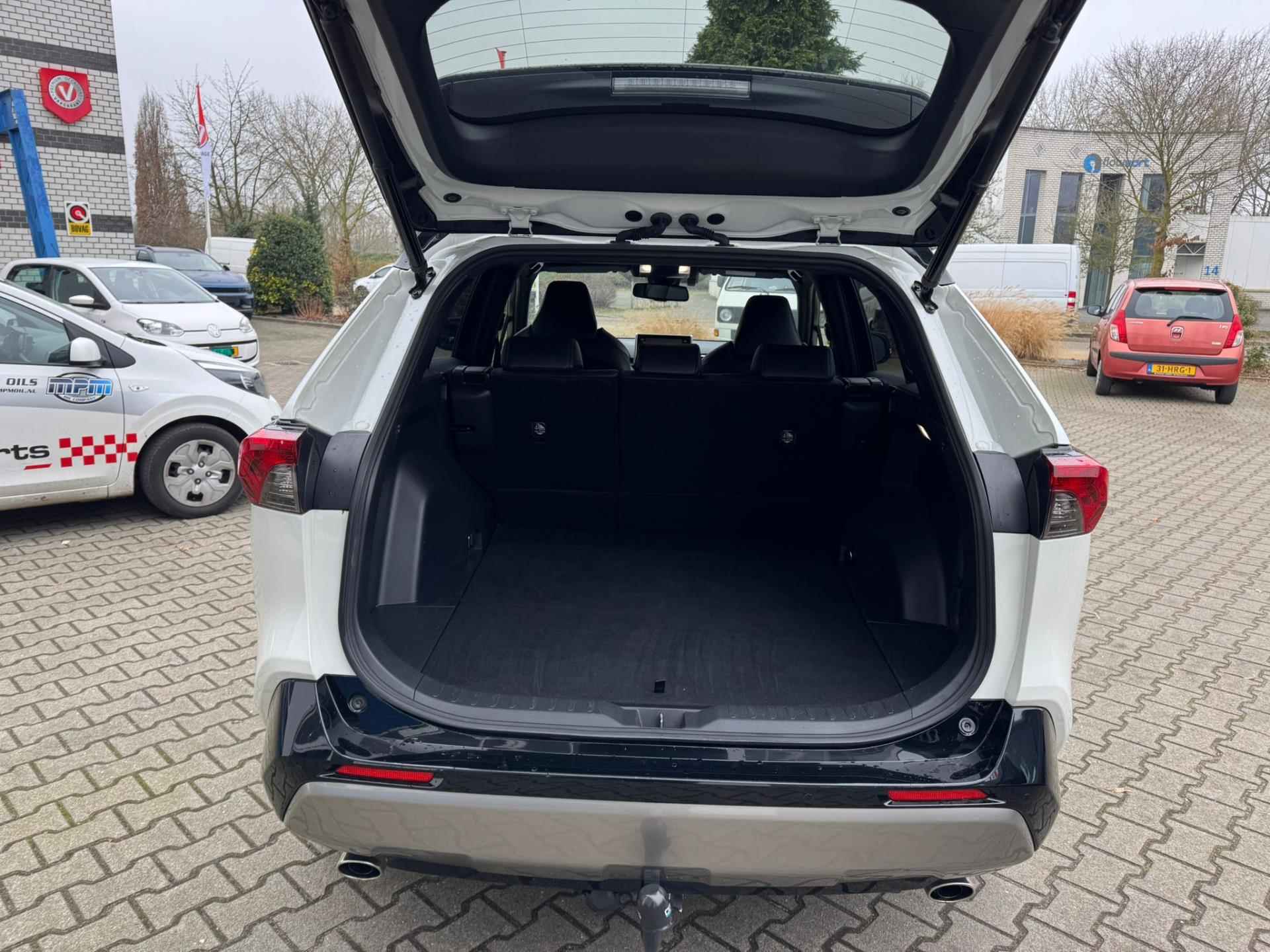 Toyota RAV4 2.5 Hybrid Bi-Tone Automaat TREKHAAK (RIJKLAARPRIJS / BOVAG) - 12/30