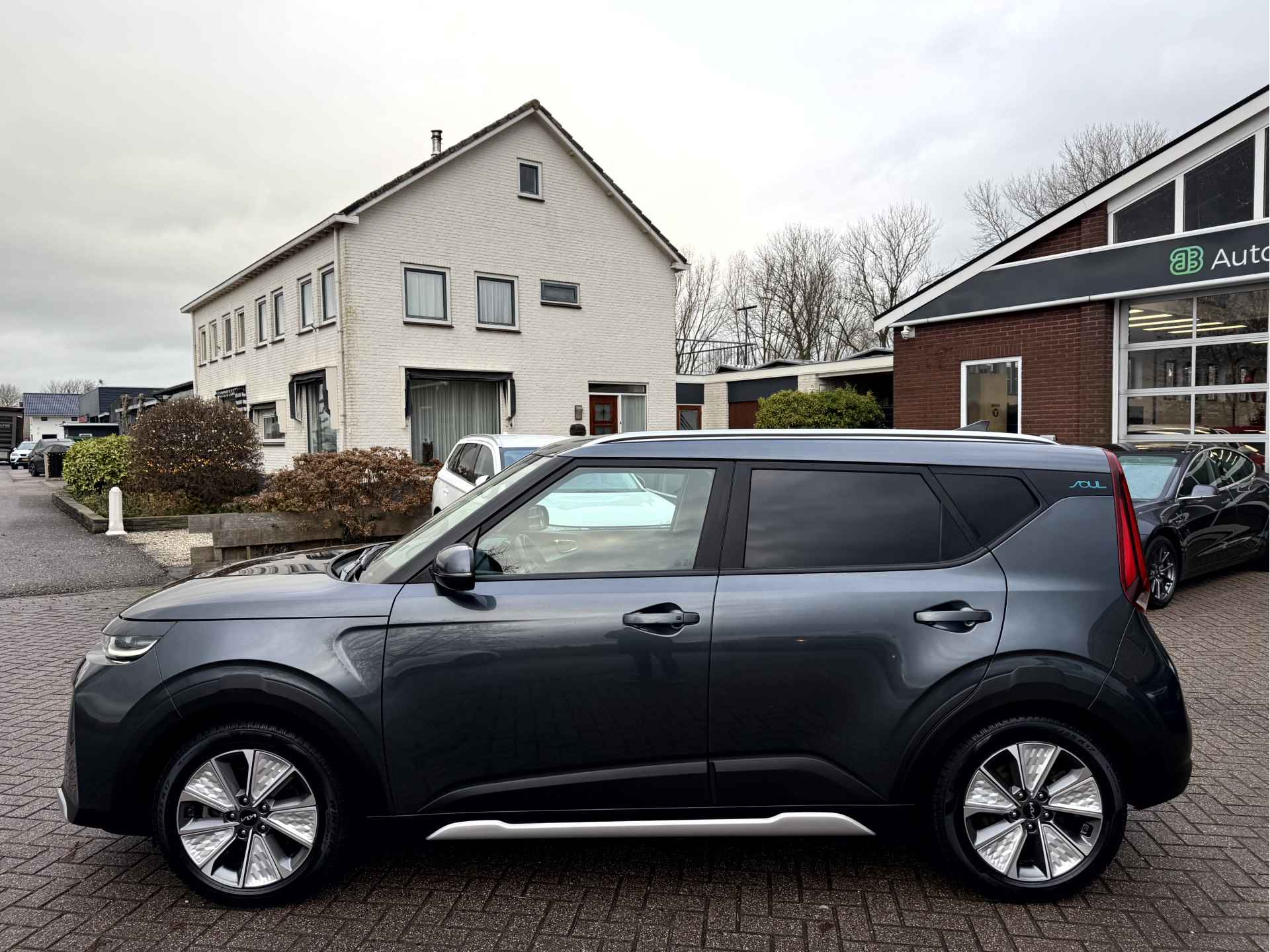 Kia e-Soul ExecutiveLine 64 kWh Leer, Trekhaak, Harman/Kardon - 2/34