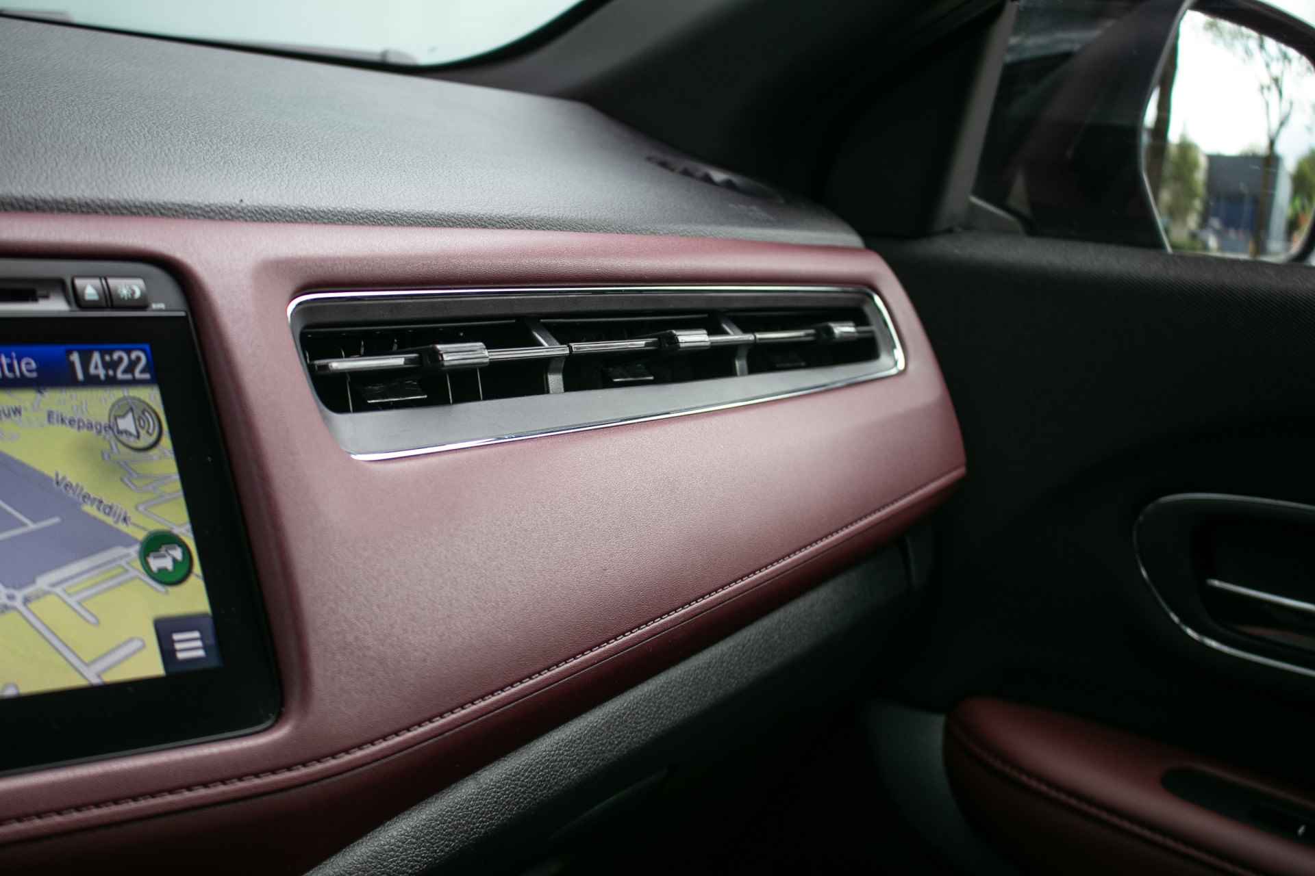 Honda HR-V 1.5 i-VTEC Turbo Sport Automaat - All in rijklaarprijs | Navigatie | Trekhaak | Dealer ond. | 12 mnd Bovag gar. - 23/43