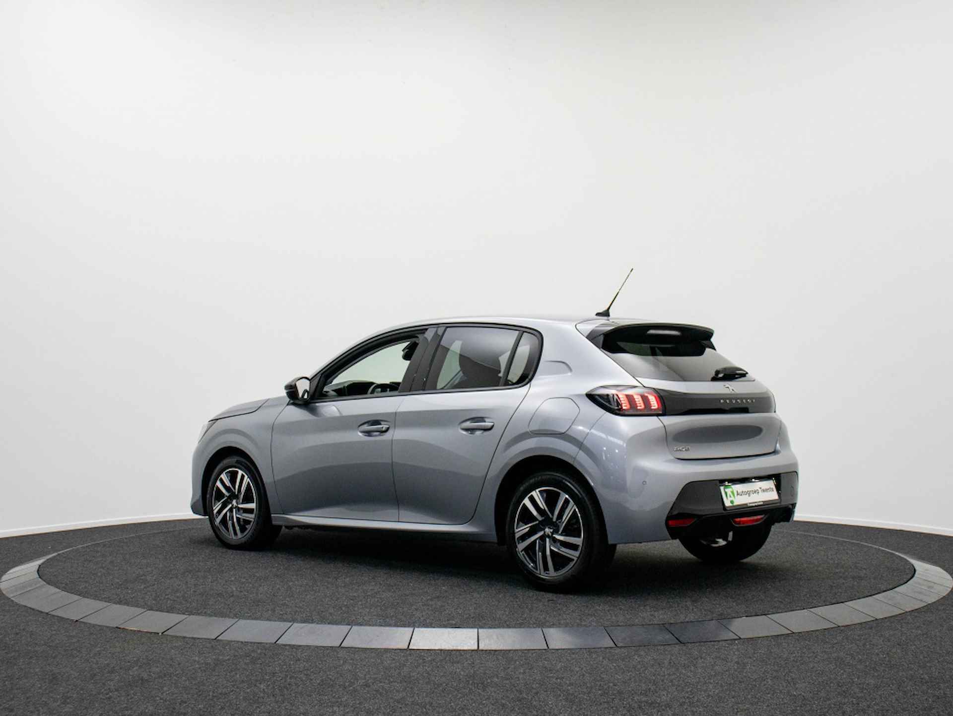 Peugeot 208 1.2 PT Allure Pack | Navigatie | Private lease 369 p.m. - 2/39