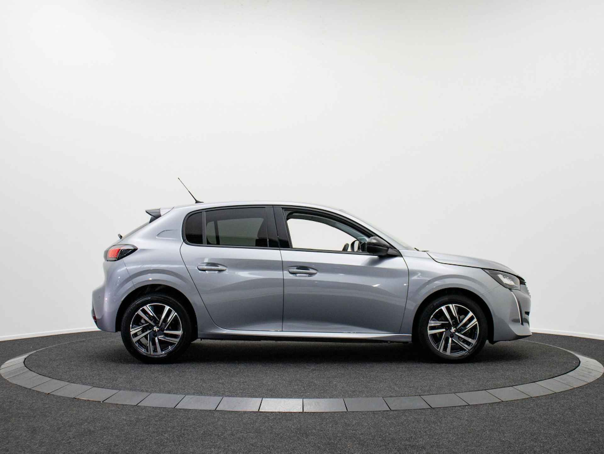 Peugeot 208 1.2 PT Allure Pack | Navigatie | Private lease 369 p.m. - 6/39