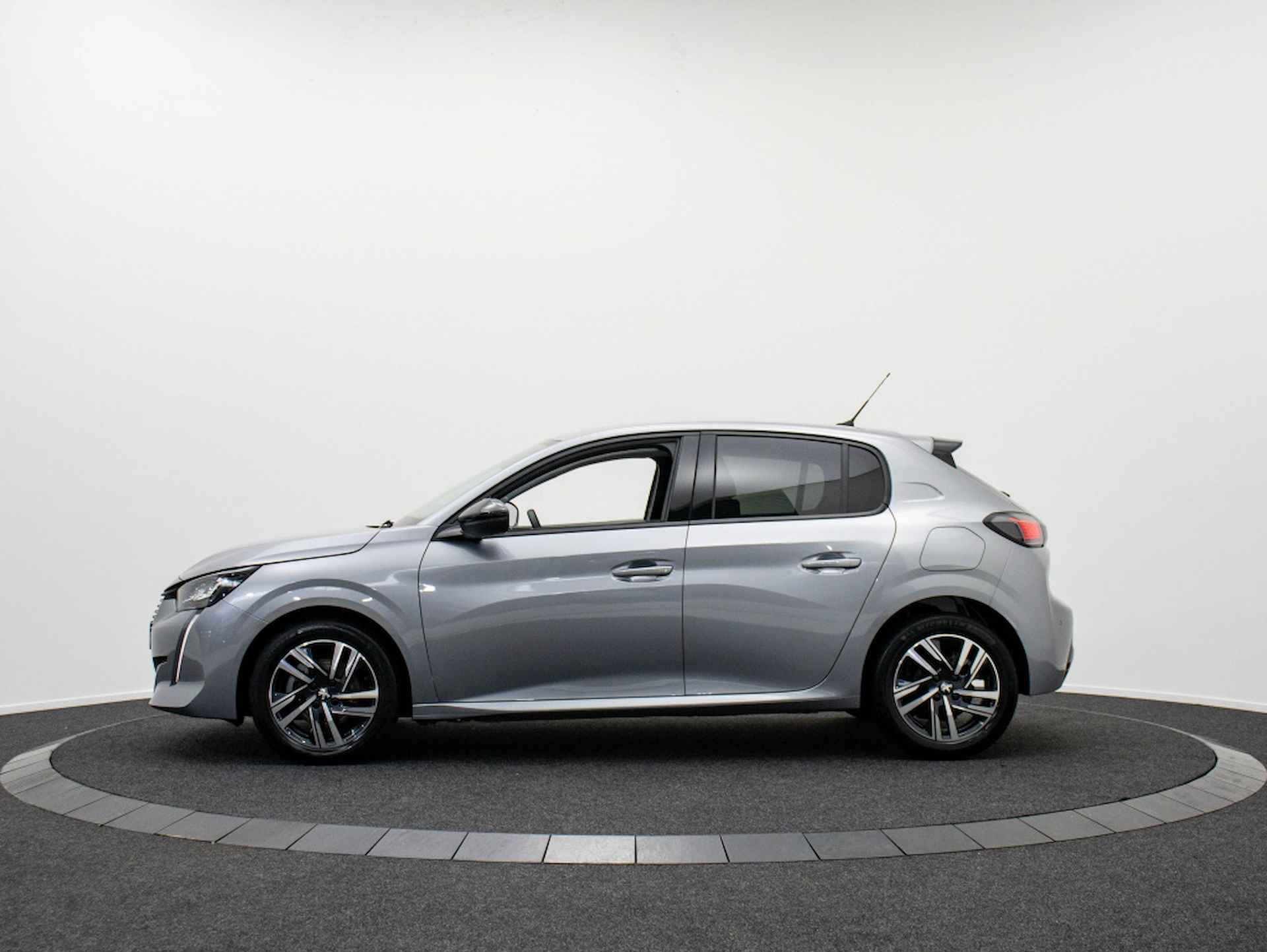 Peugeot 208 1.2 PT Allure Pack | Navigatie | Private lease 369 p.m. - 10/39