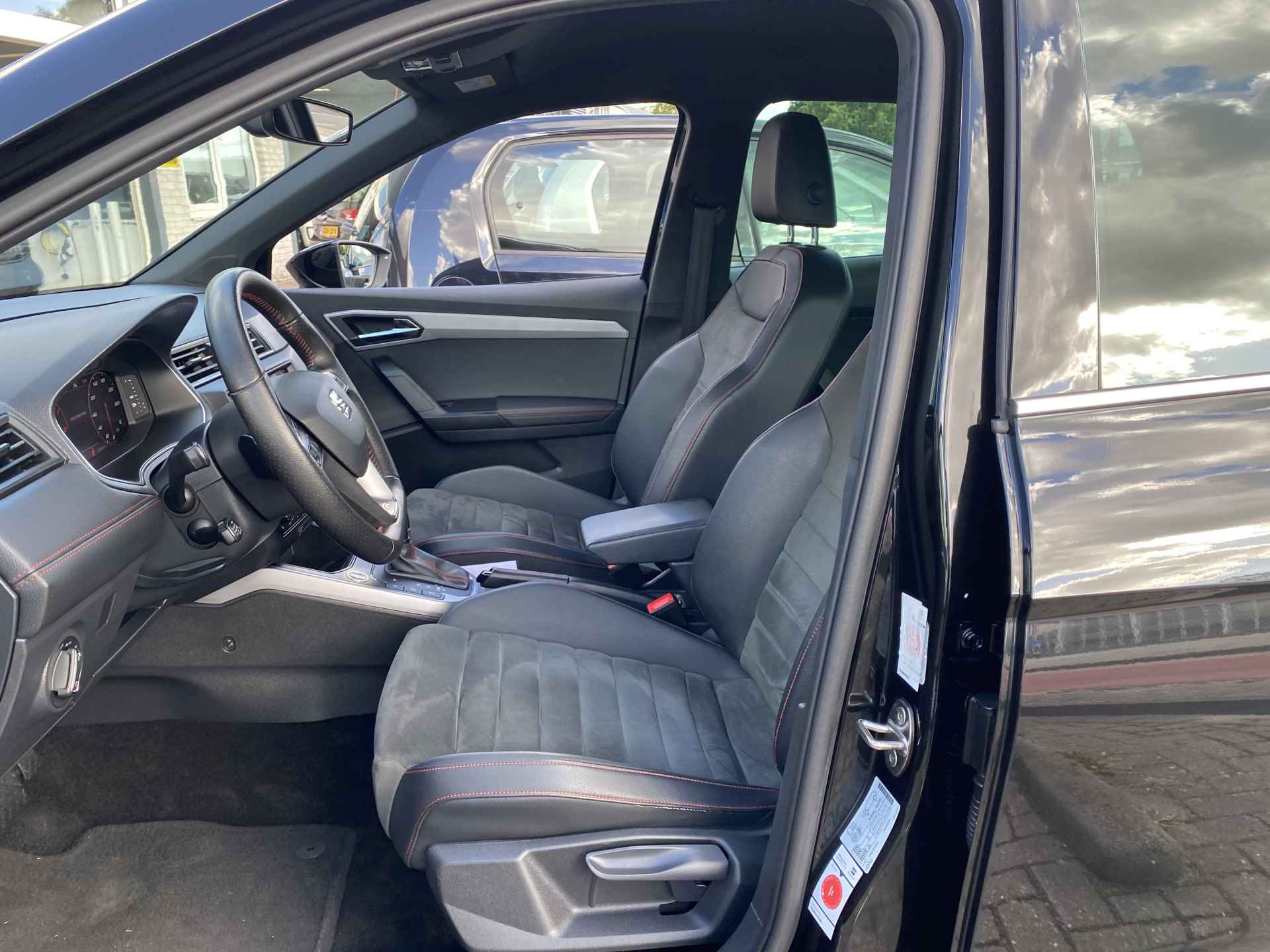 SEAT Arona 1.0 TSI FR / AUTOMAAT/ CAMERA/ PARK. SENSOREN/ LED/ DODE HOEK/ KEYLESS/ VIRTUAL COCKPIT/ STOEL VERWARM./ ADAPT. CRUISE/ APP CONNECT/ NAVI/ CLIMA/ DAB/ 18" LMV/ - 8/43