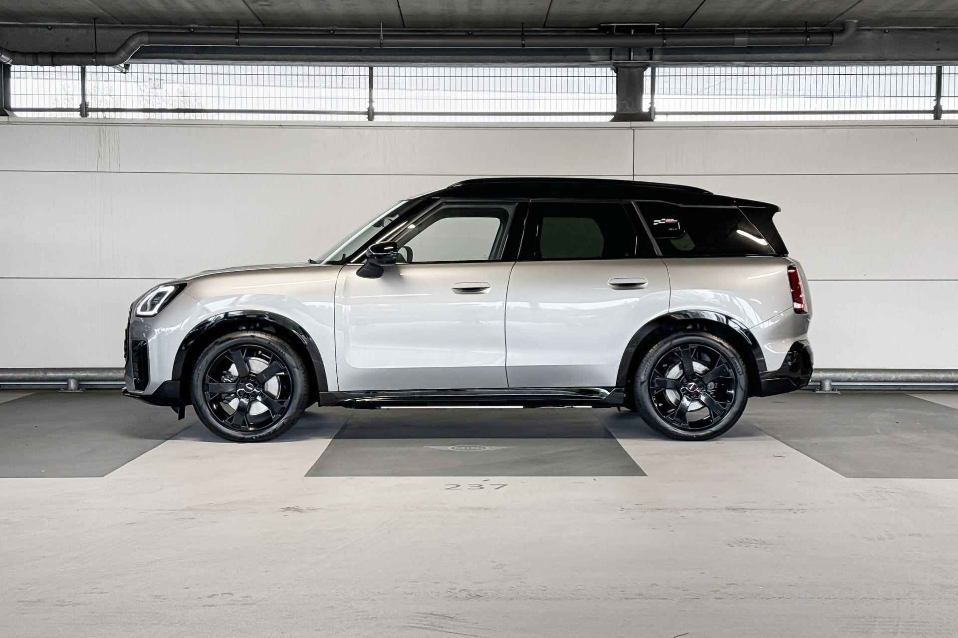 MINI Countryman Electric SE ALL4 John Cooper Works 66.5 kWh | Pakket XL | Dak en spiegelkappen in Jetblack - 2/26